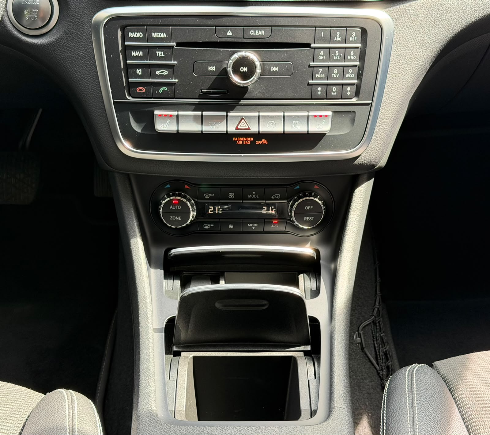 MERCEDES-BENZ GLA 200 Night Star 7G-DCT-image-24