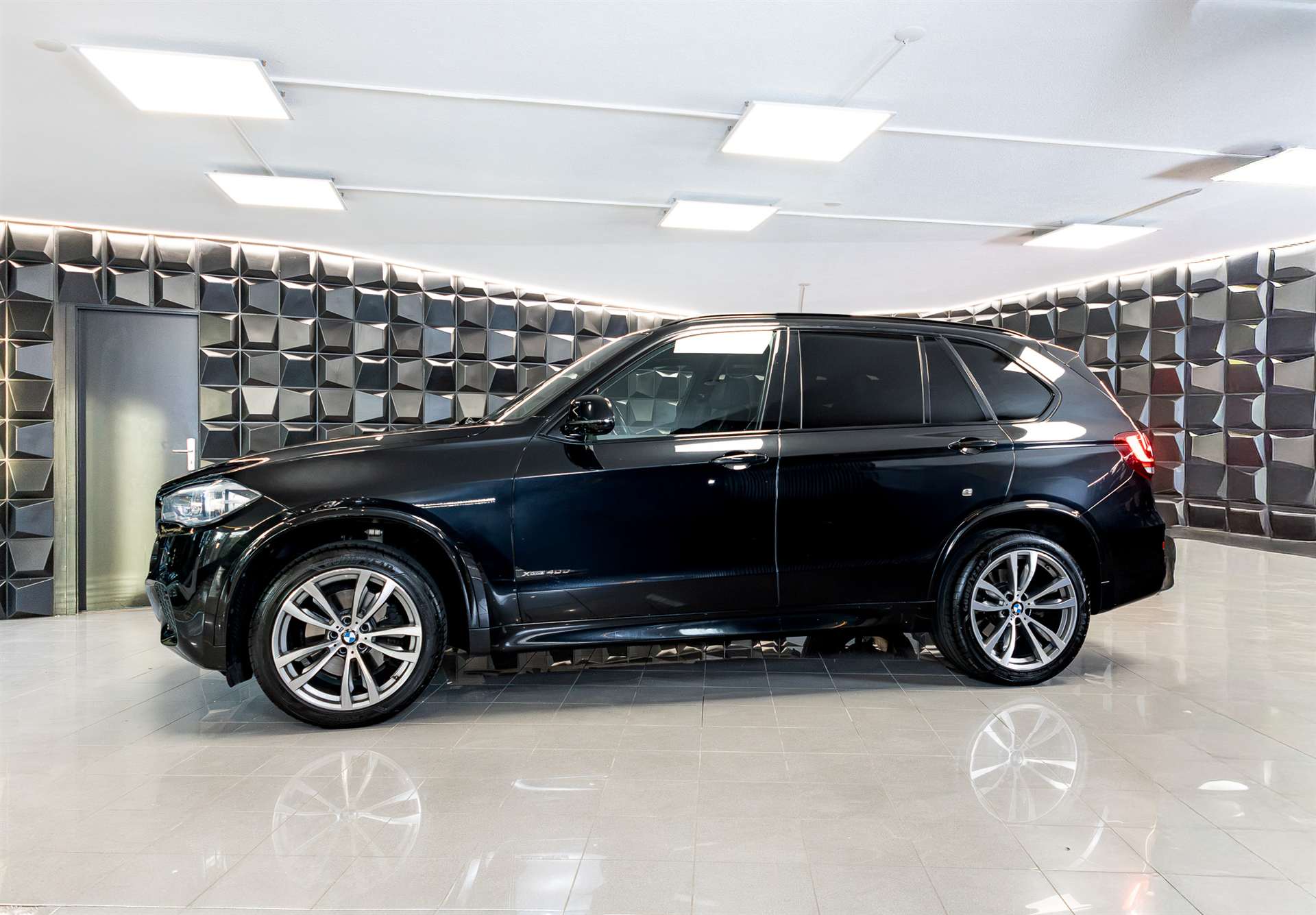 BMW X5 xDrive 40d Steptronic M-Paket-showroom-element-1