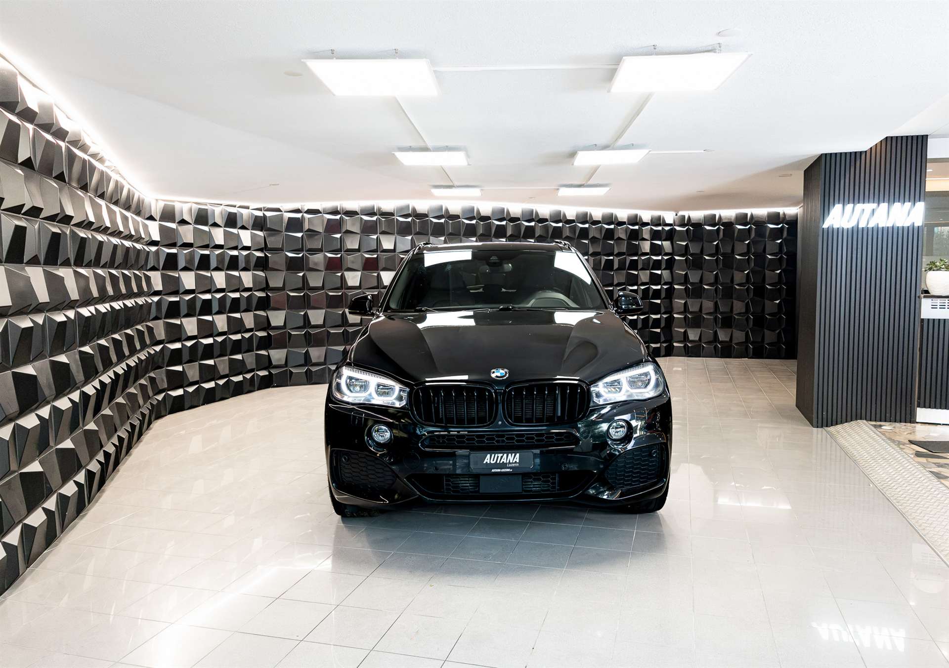 BMW X5 xDrive 40d Steptronic M-Paket-showroom-element-3