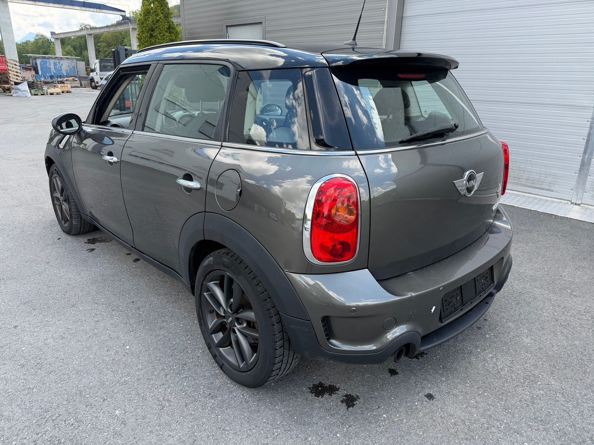 MINI Countryman Cooper S FWD Steptronic-showroom-element-3