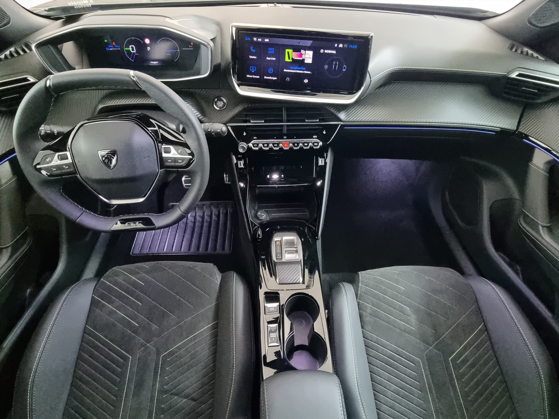 PEUGEOT 2008 54kWh e-GT-image-7