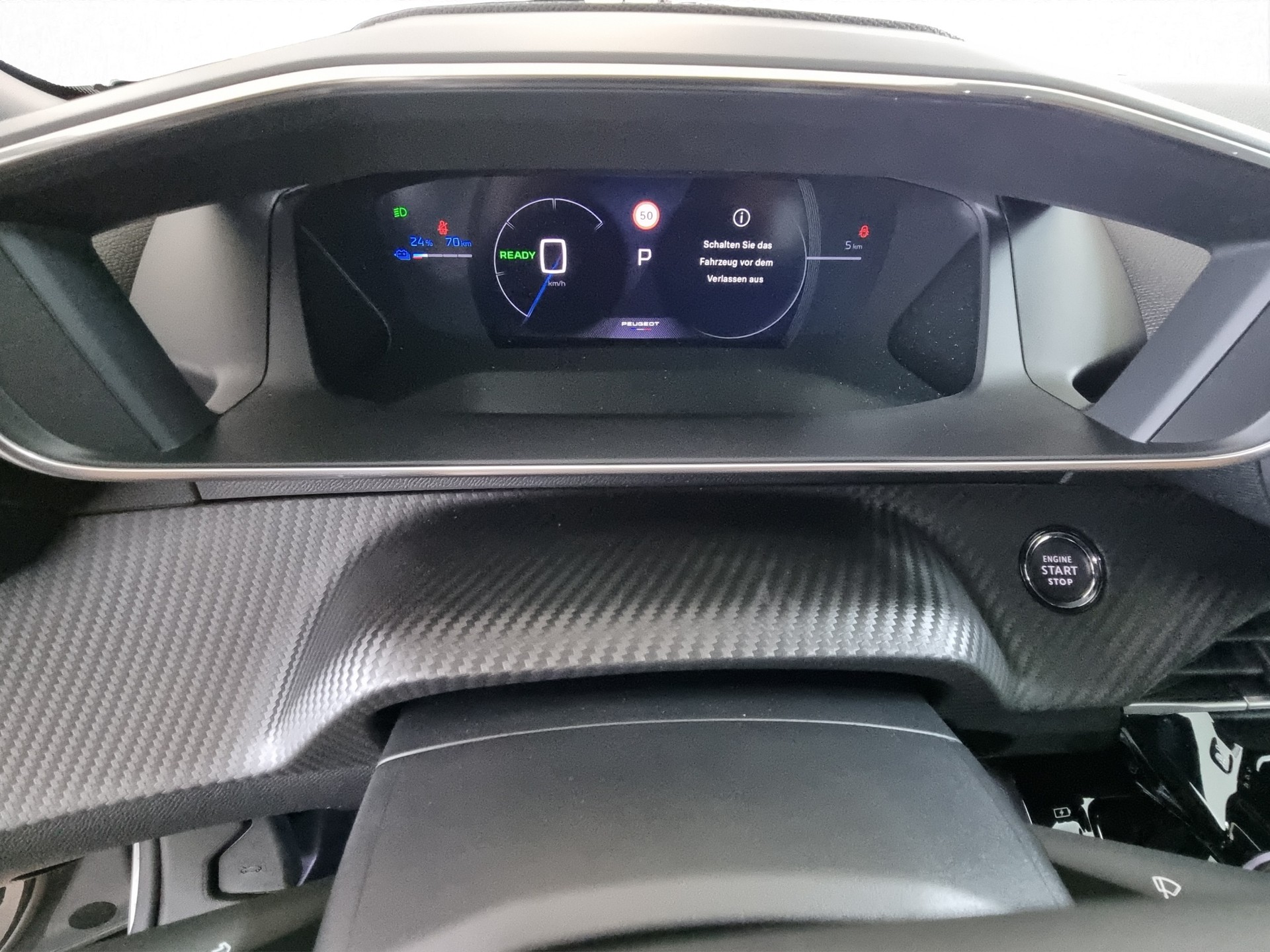 PEUGEOT 2008 54kWh e-GT-image-10