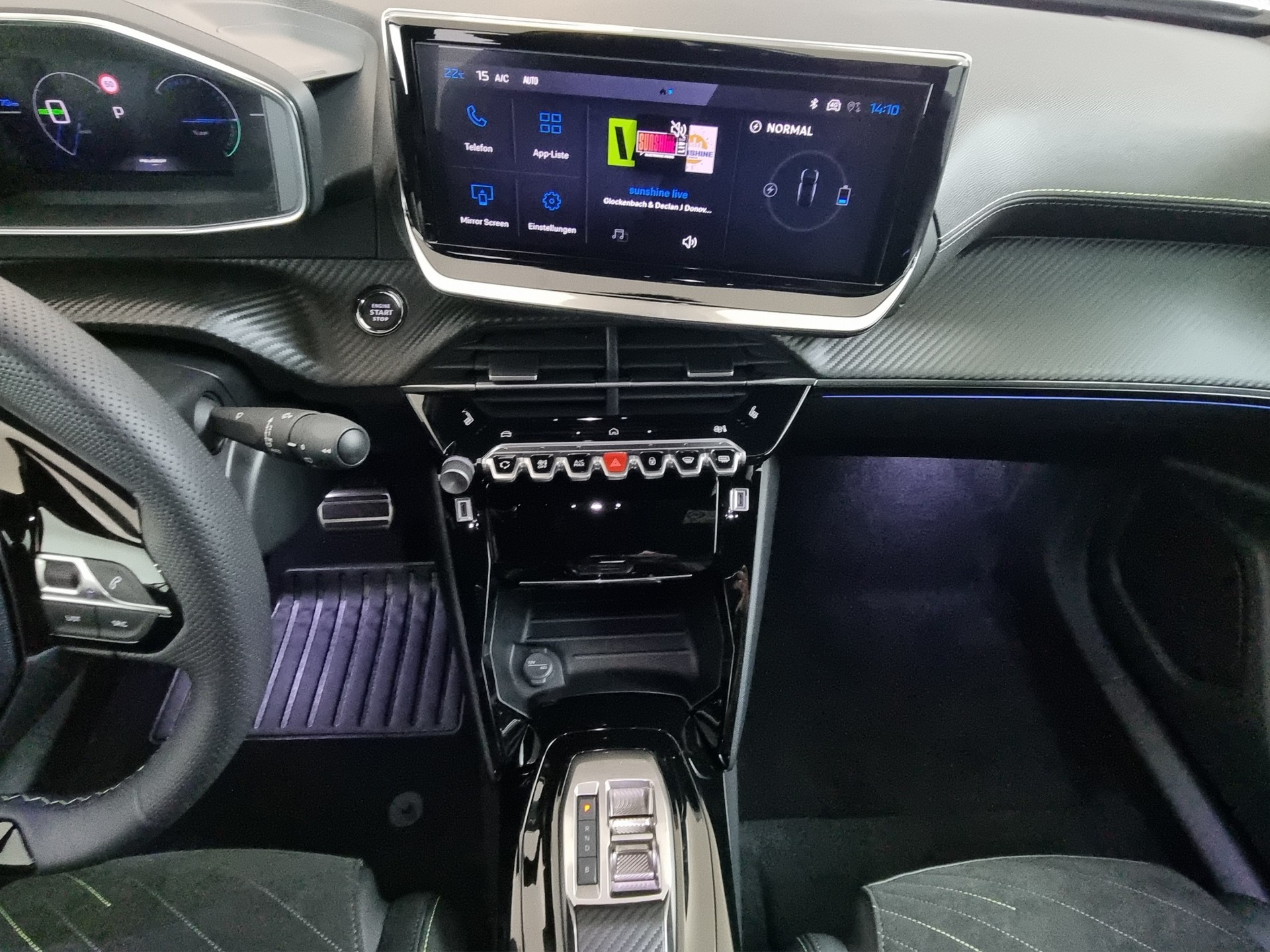 PEUGEOT 2008 54kWh e-GT-image-9