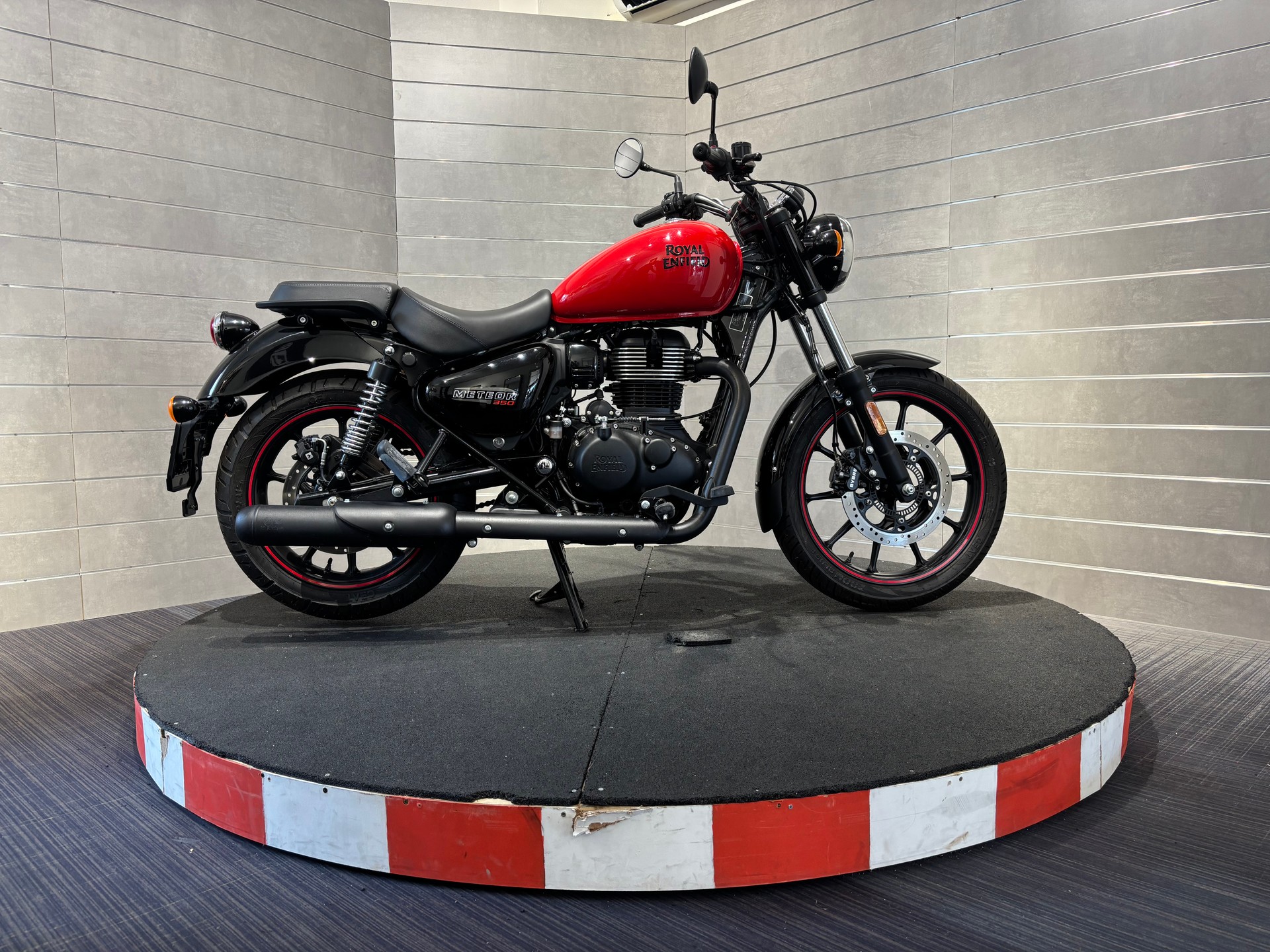 ROYAL ENFIELD Meteor Fireball-image-6