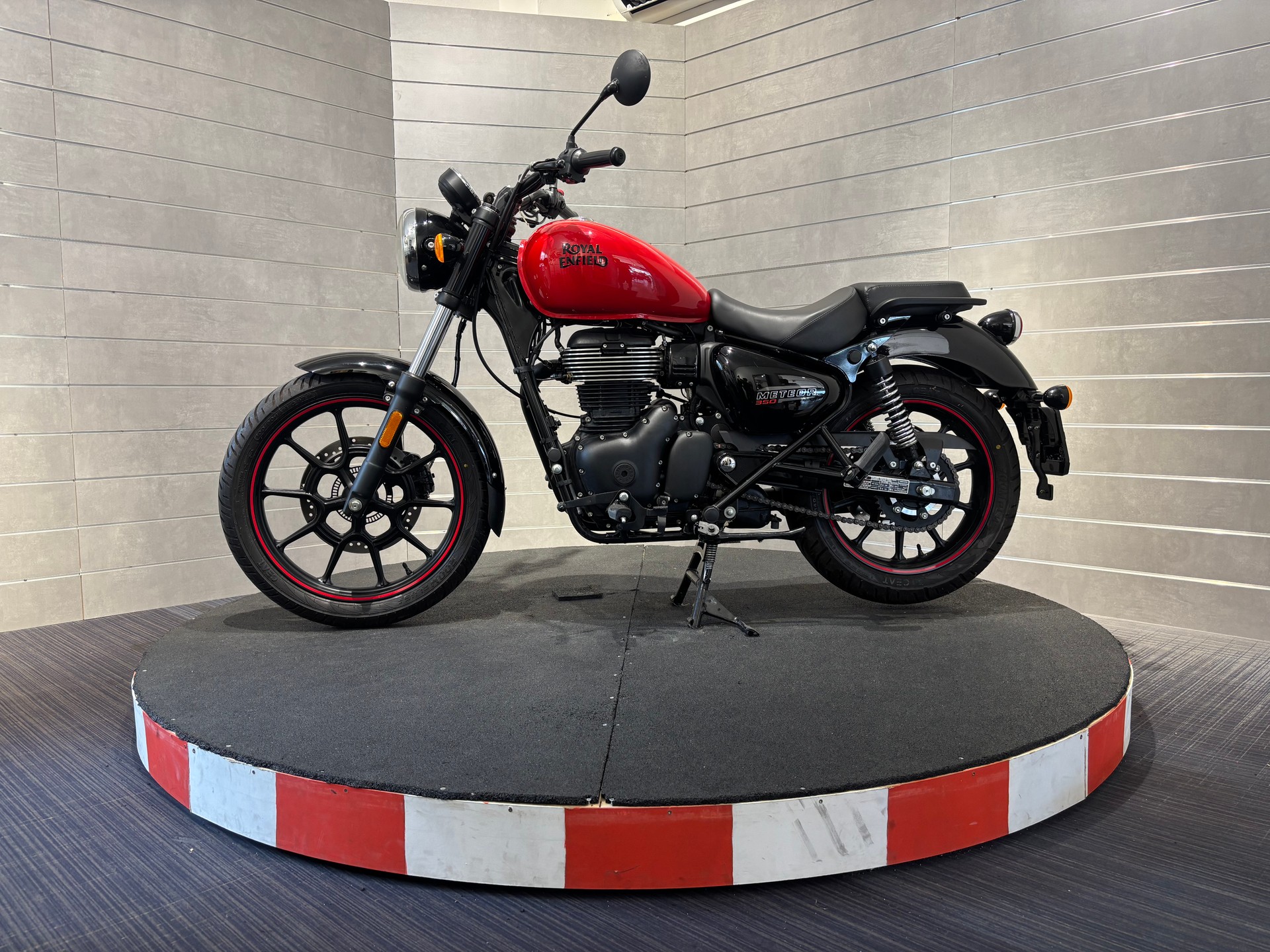 ROYAL ENFIELD Meteor Fireball-image-1