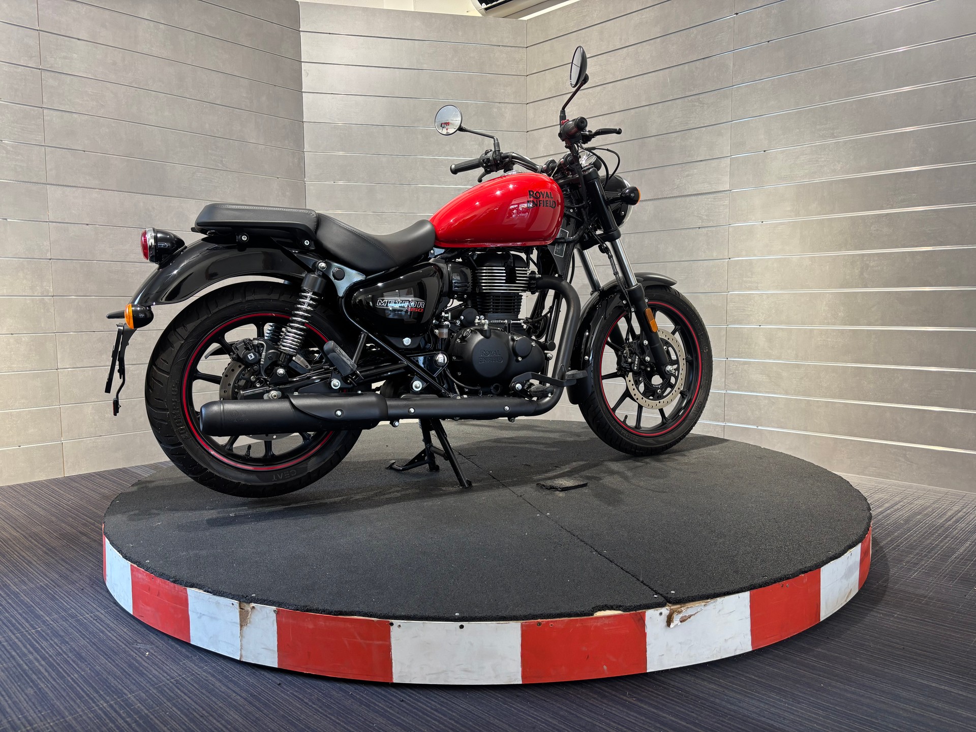 ROYAL ENFIELD Meteor Fireball-image-5