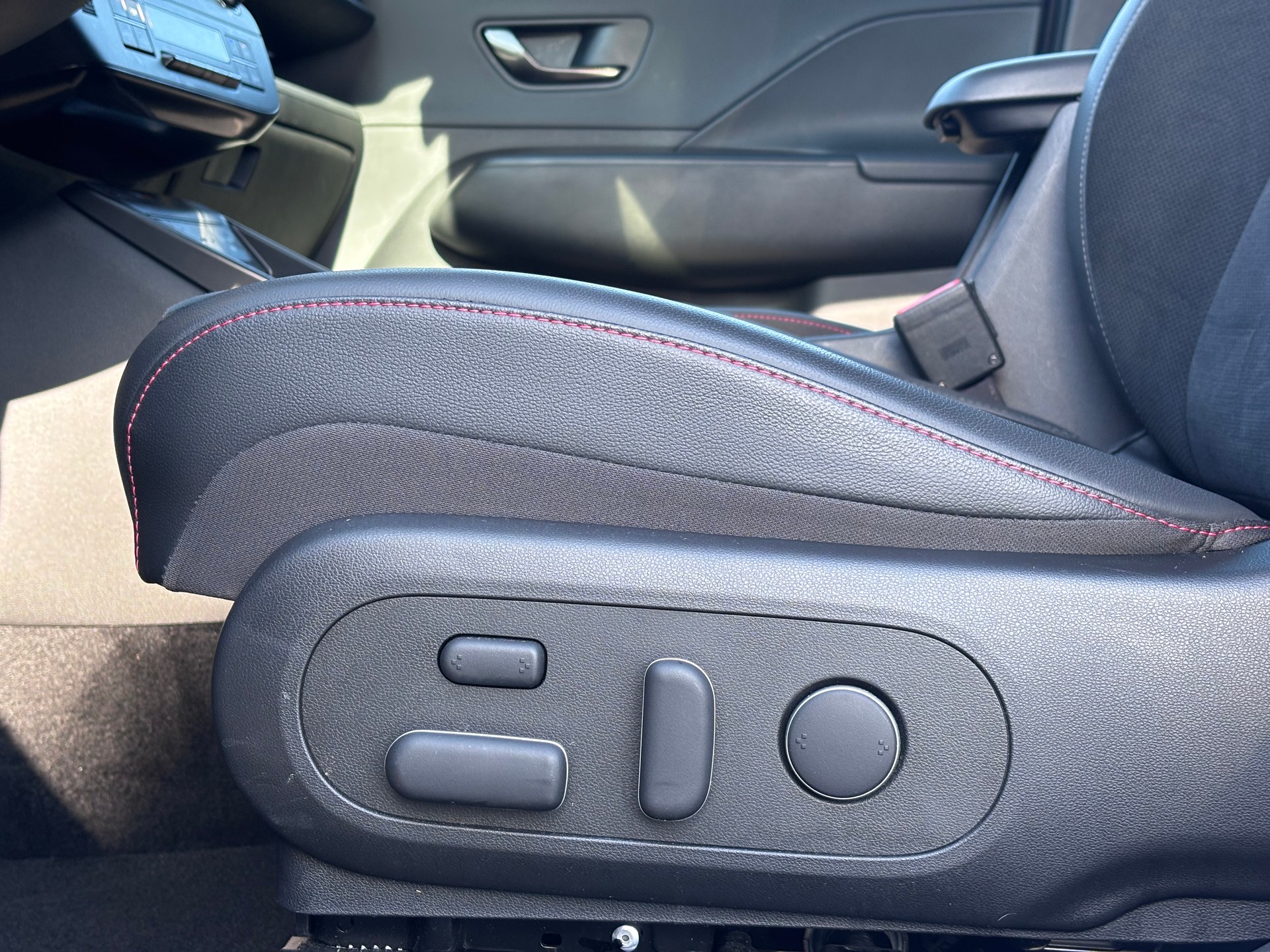 HYUNDAI Kona 1.6 GDi Hybrid N-Line-image-11