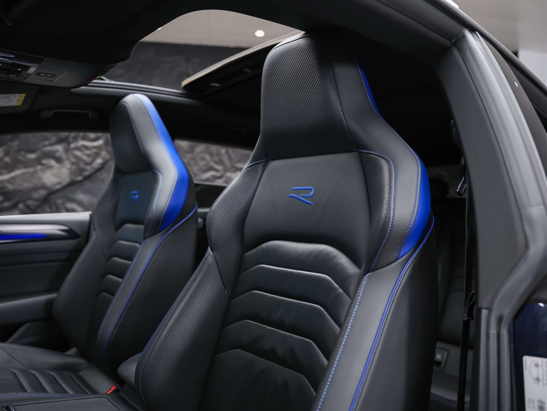 VW Arteon SB 2.0 TSI R 4Motion DSG *Panorama*Massage*Voll Leder*AHK*-image-10