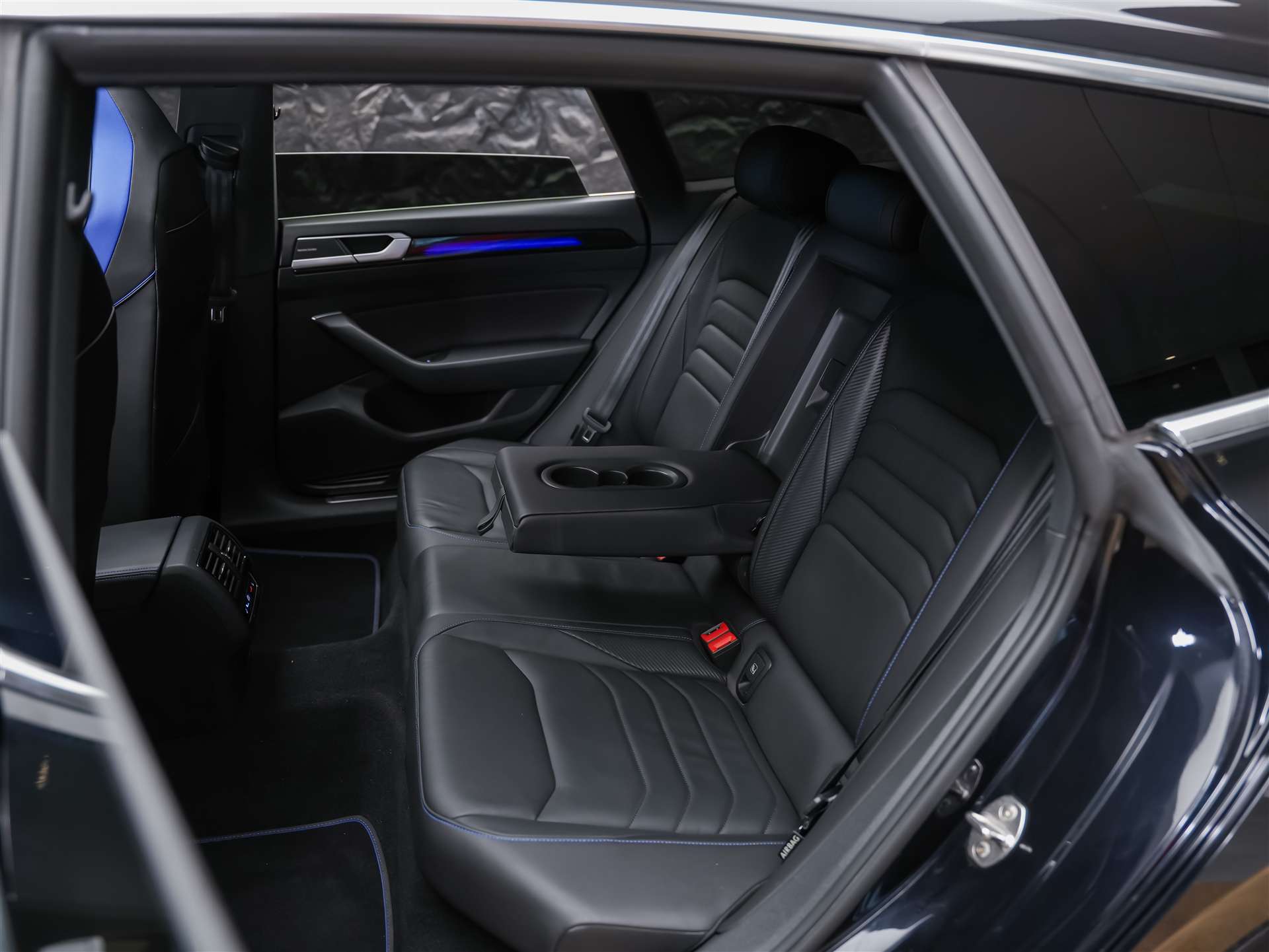 VW Arteon SB 2.0 TSI R 4Motion DSG *Panorama*Massage*Voll Leder*AHK*-image-15