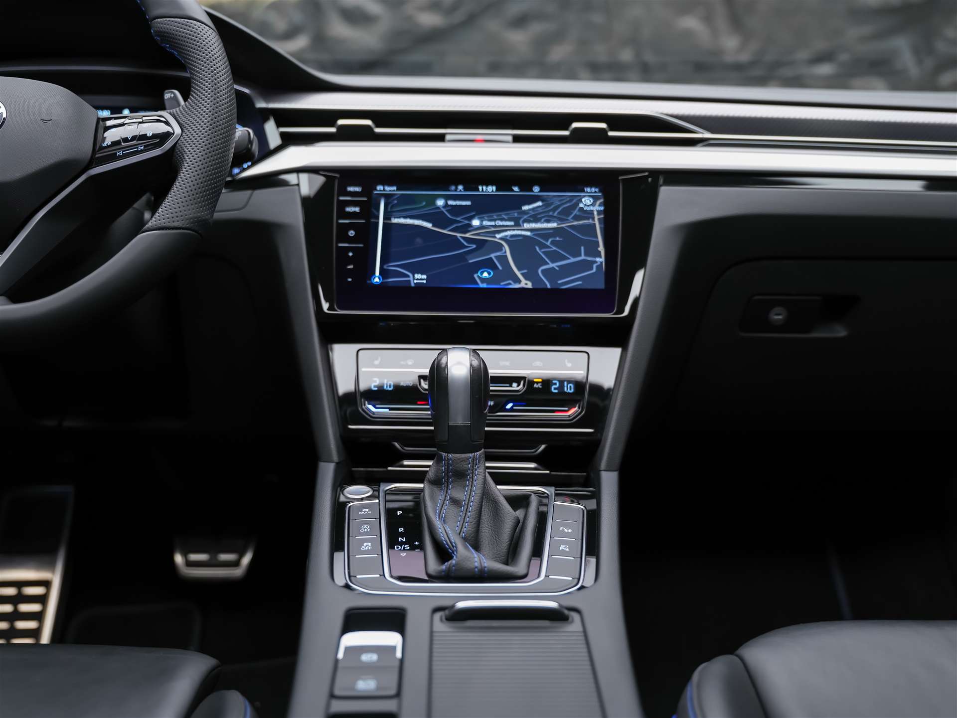 VW Arteon SB 2.0 TSI R 4Motion DSG *Panorama*Massage*Voll Leder*AHK*-image-22