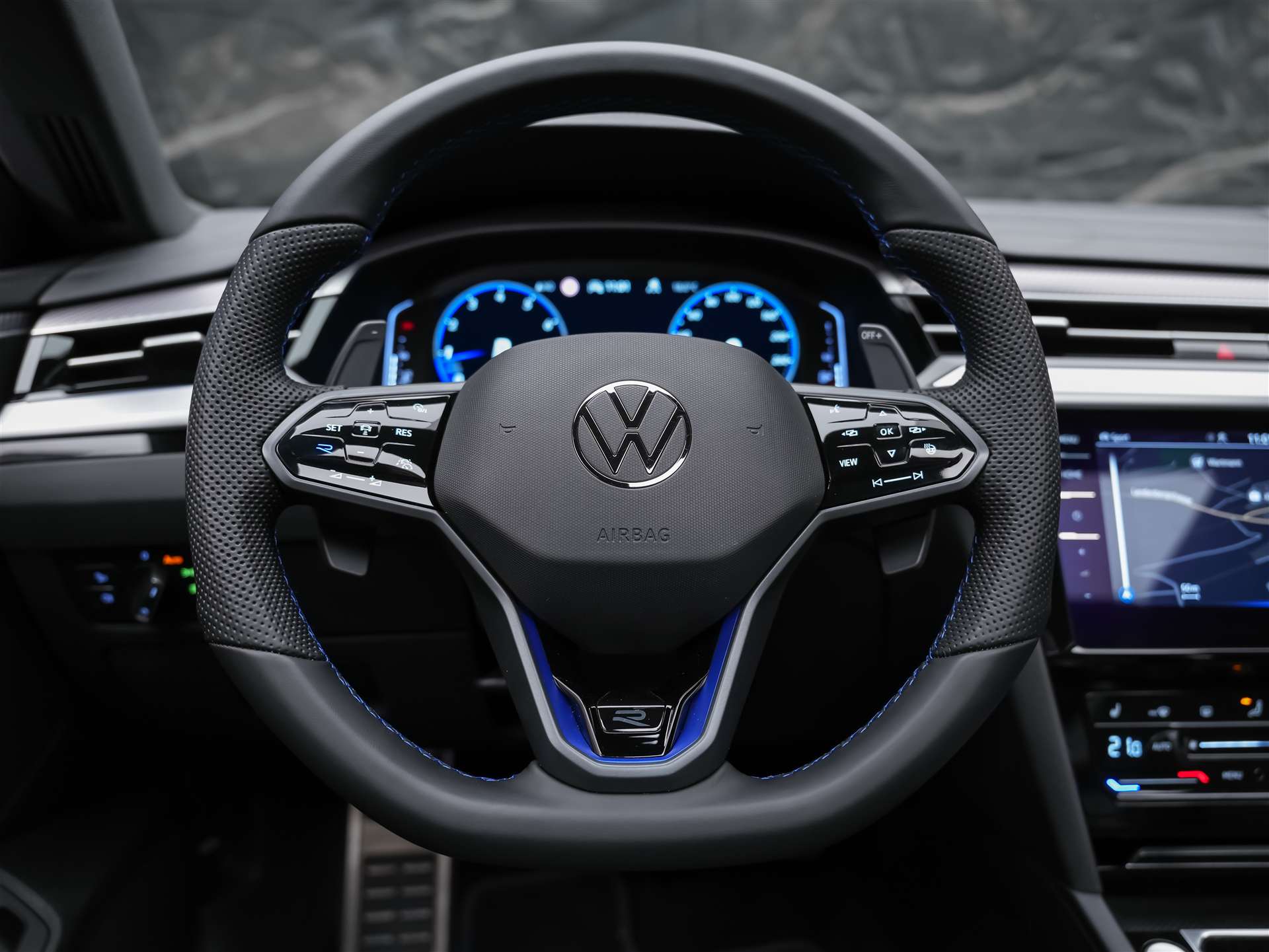 VW Arteon SB 2.0 TSI R 4Motion DSG *Panorama*Massage*Voll Leder*AHK*-image-32