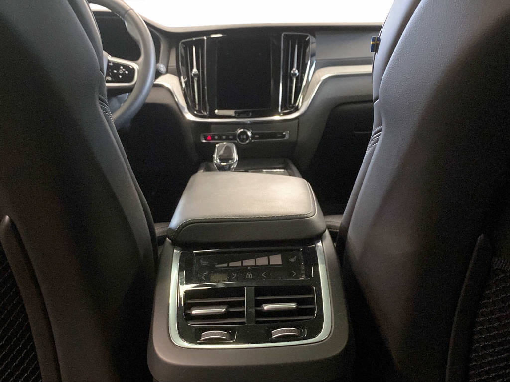 VOLVO V60 Cross Country 2.0 B5 Ultim-image-14