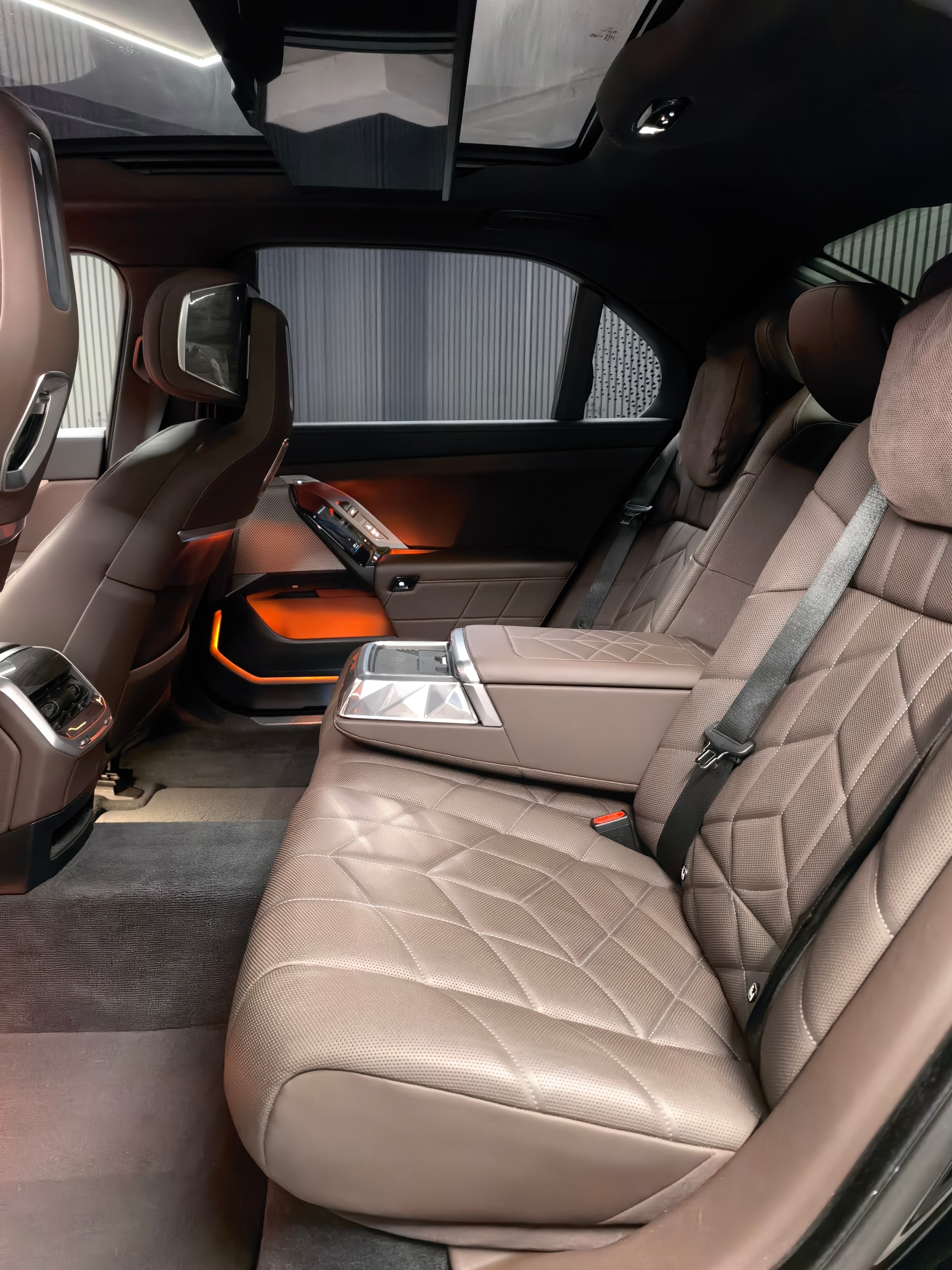 BMW 740d xDrive 48V Steptronic-image-11