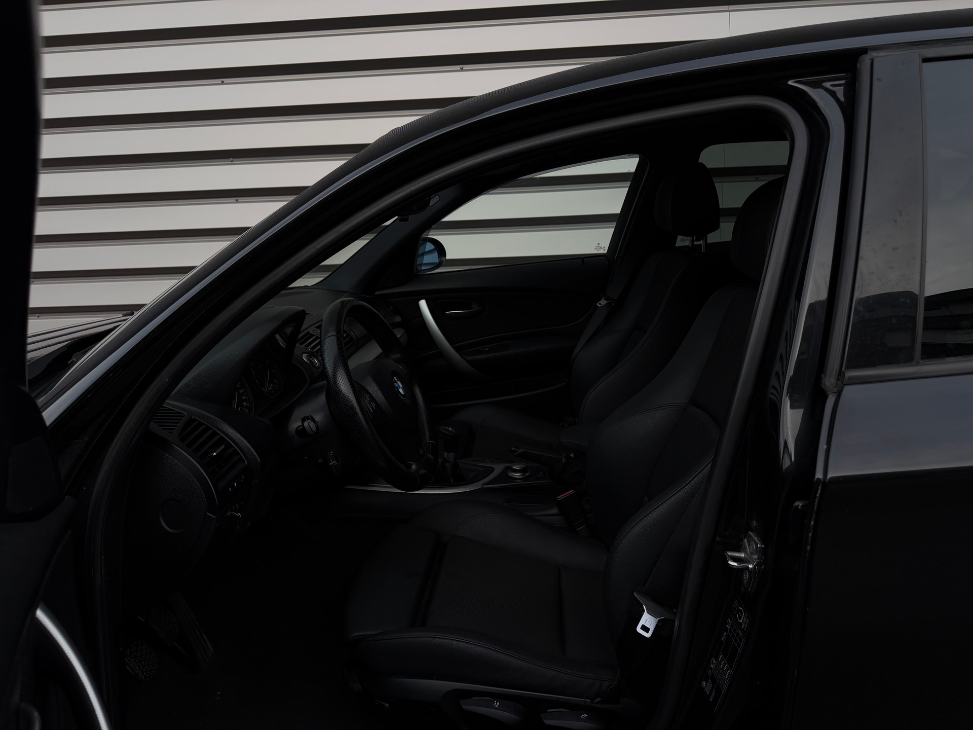 BMW 130i-image-7