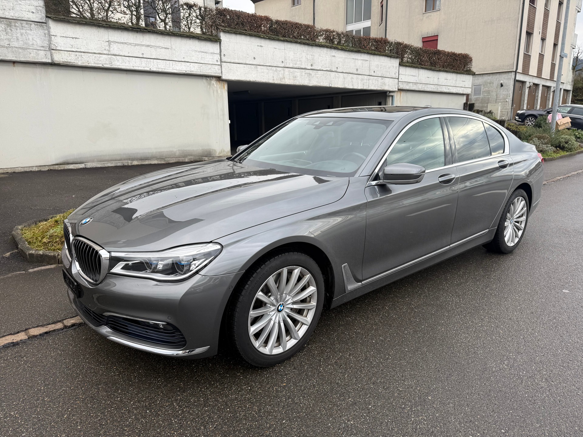 BMW 750i xDrive Steptronic-image-2