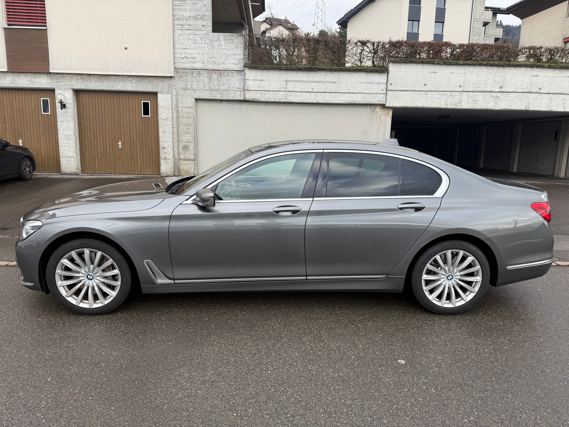 BMW 750i xDrive Steptronic-image-3