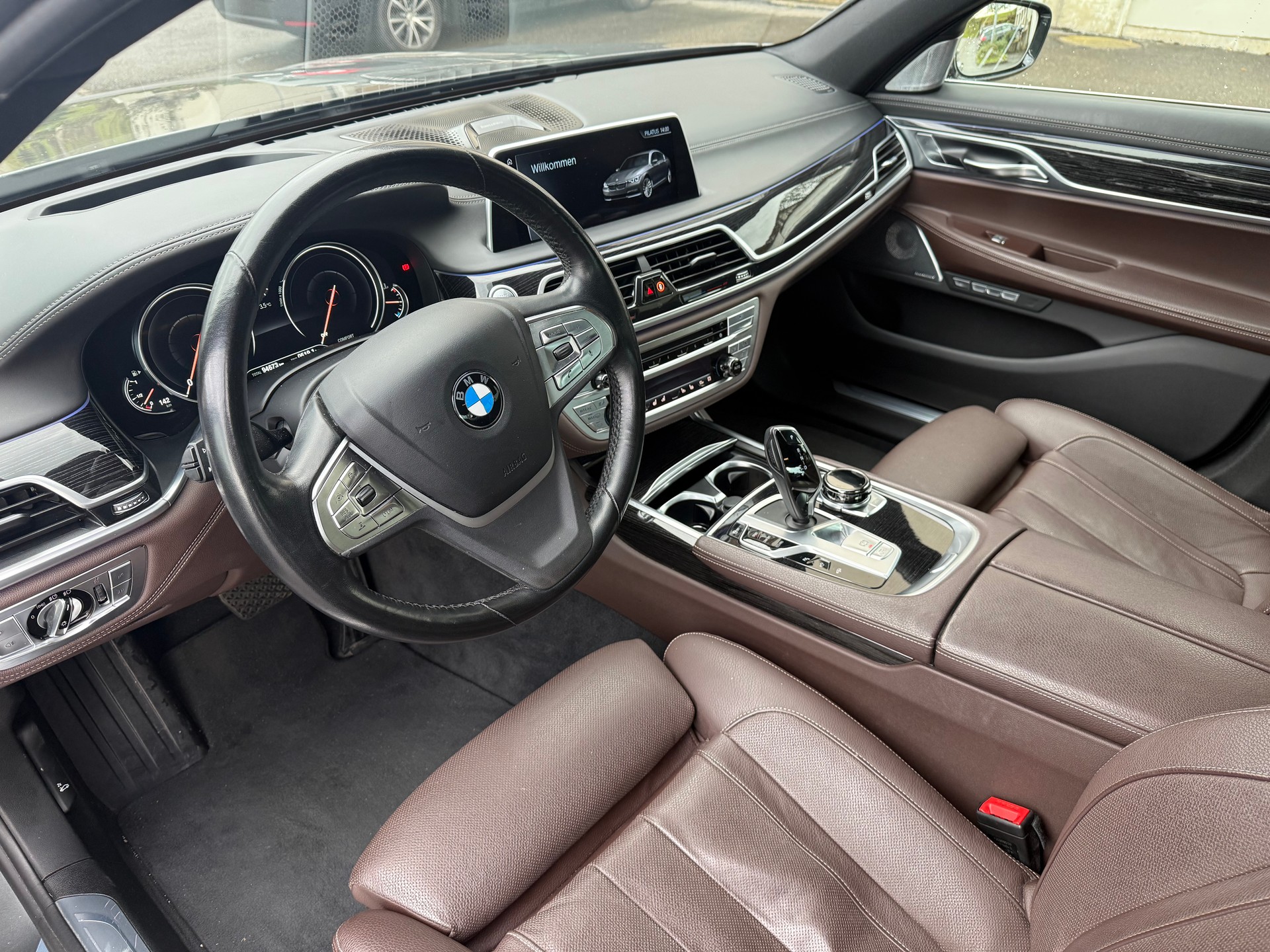 BMW 750i xDrive Steptronic-image-9