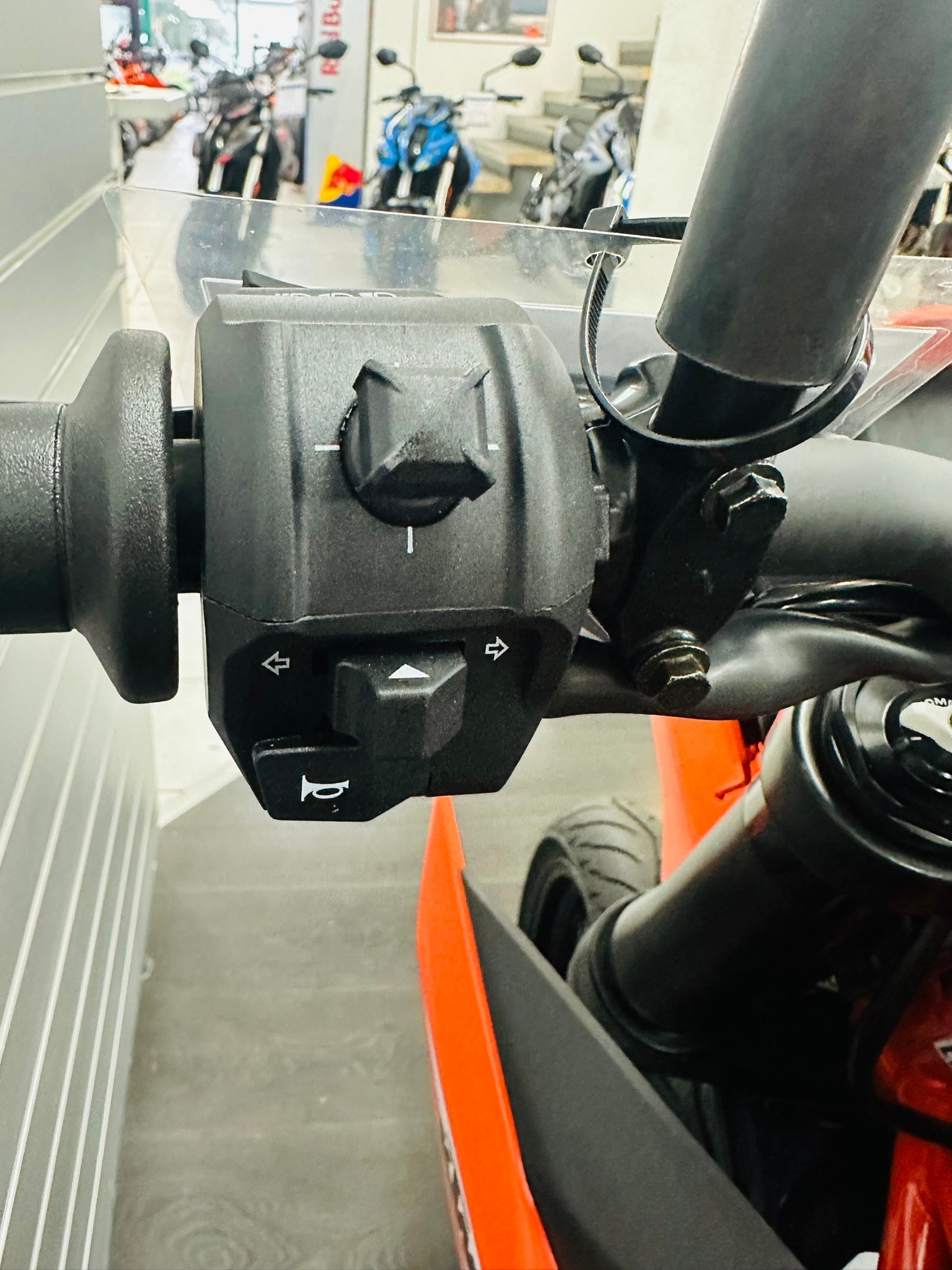 KTM 125 SMC-R-image-11