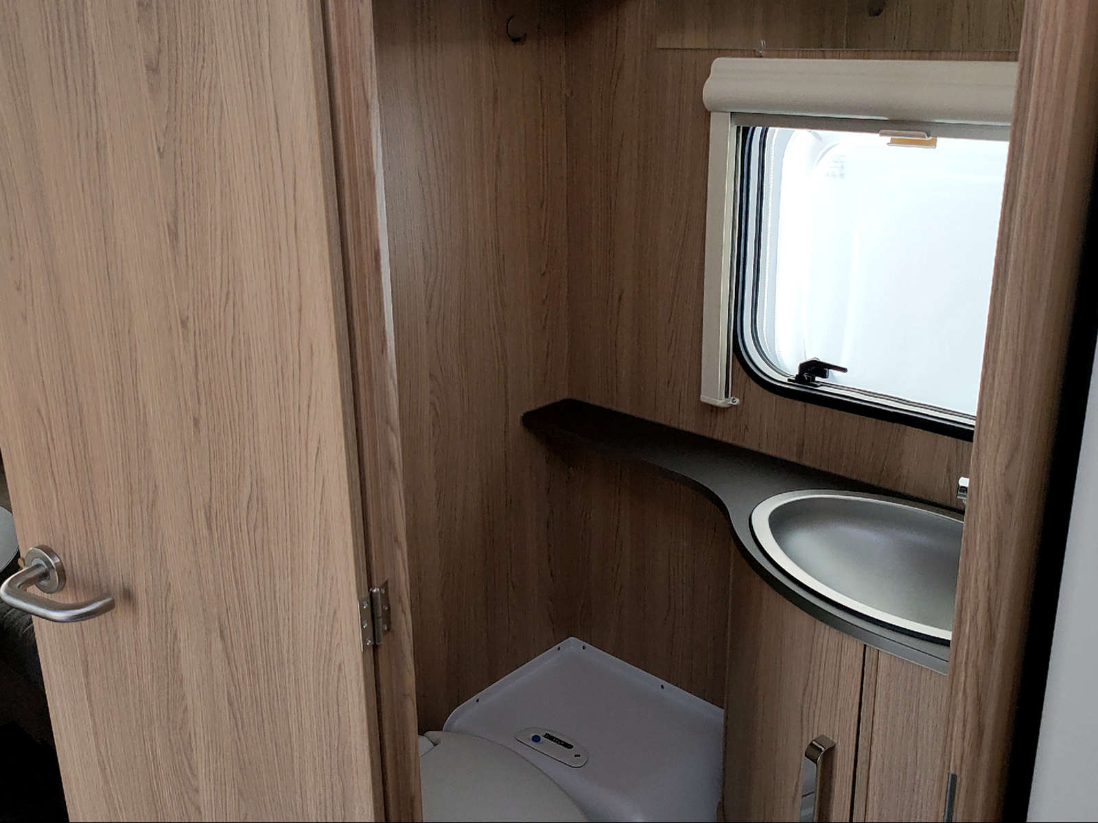 BÜRSTNER Averso Plus (W105)-image-9