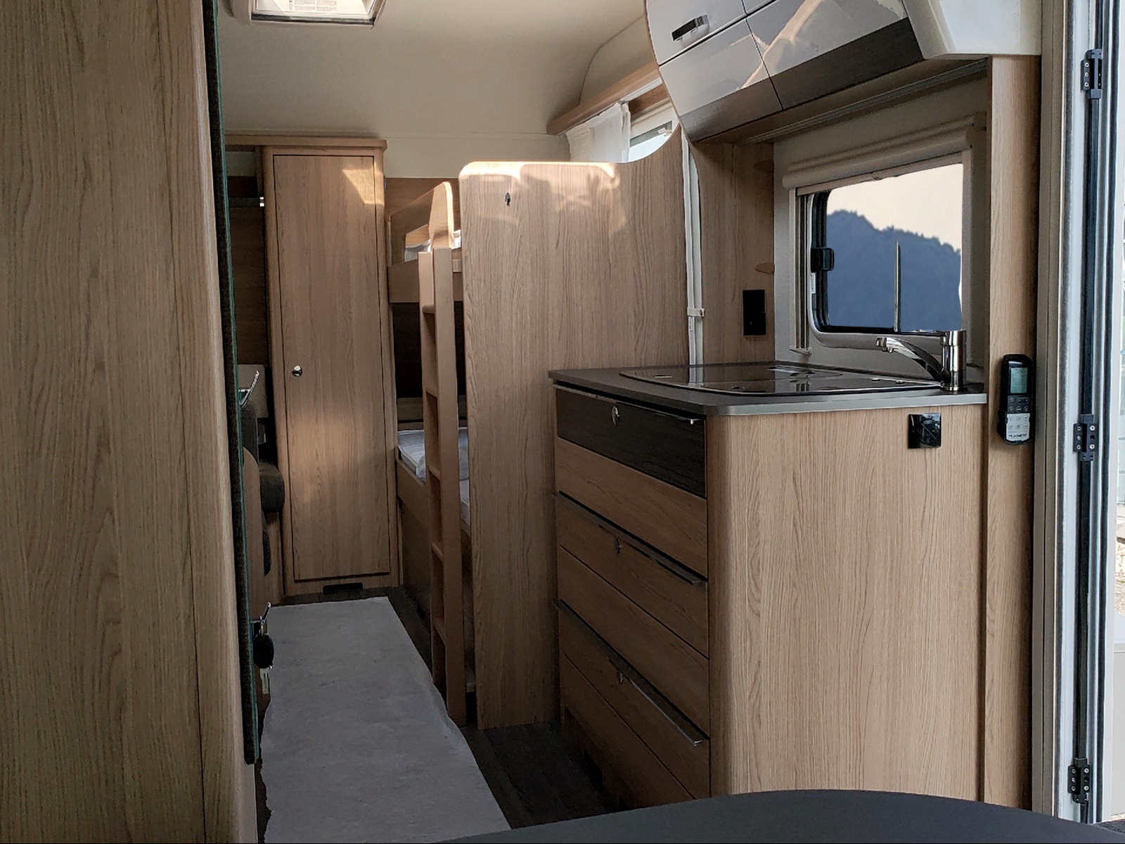 BÜRSTNER Averso Plus (W105)-image-14