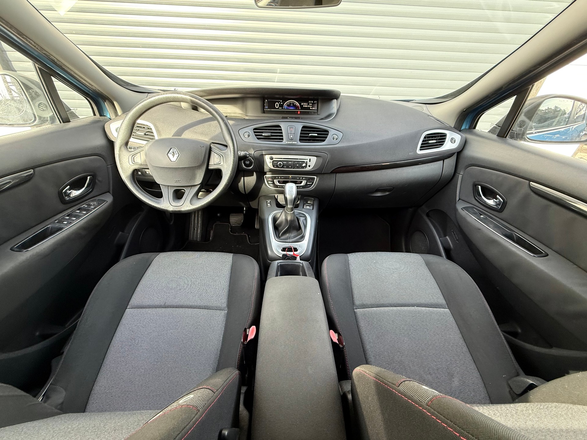 RENAULT Scénic 1.5 dCi Expression EDC Frisch ab MFK-image-9