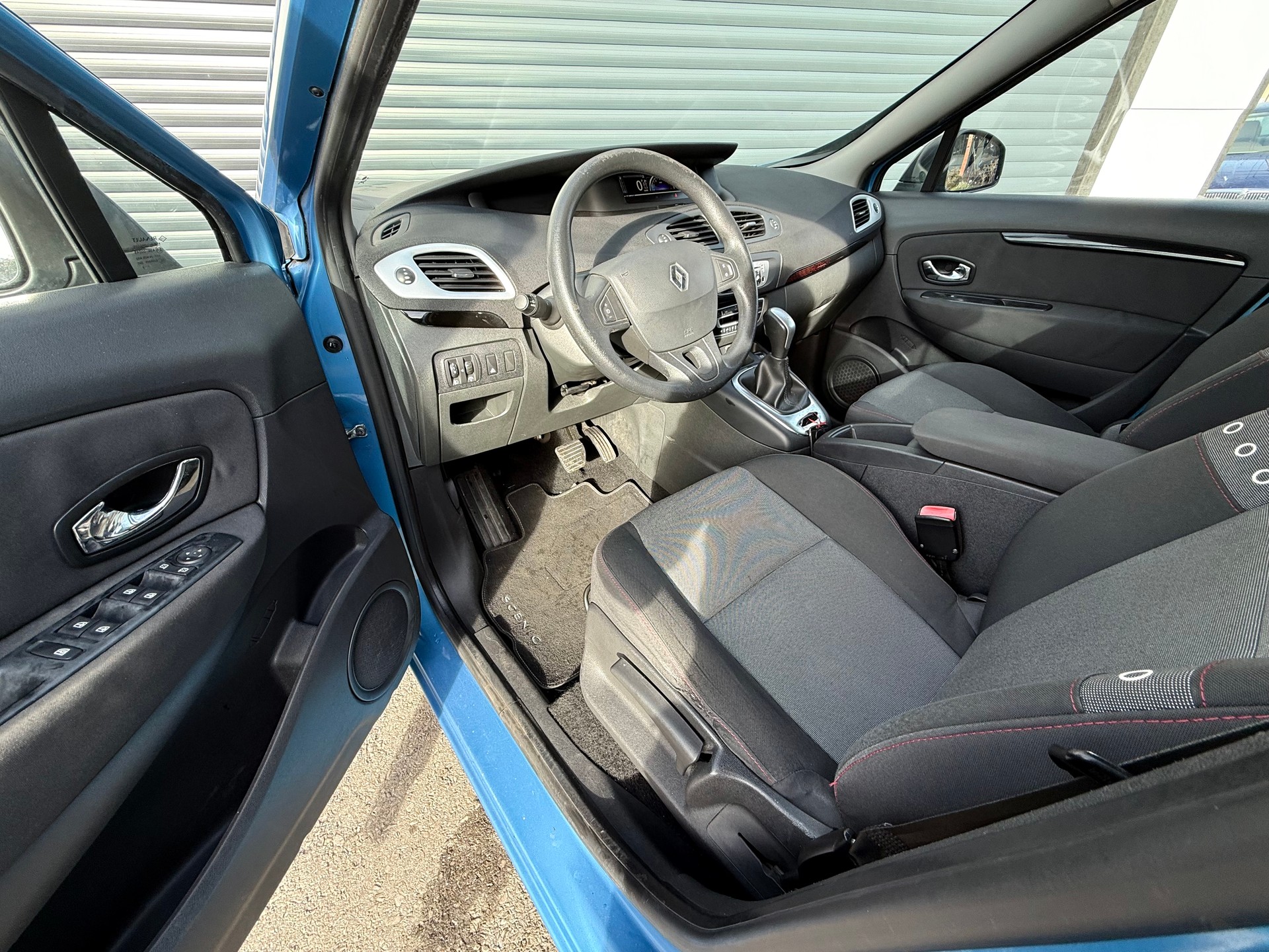 RENAULT Scénic 1.5 dCi Expression EDC Frisch ab MFK-image-8