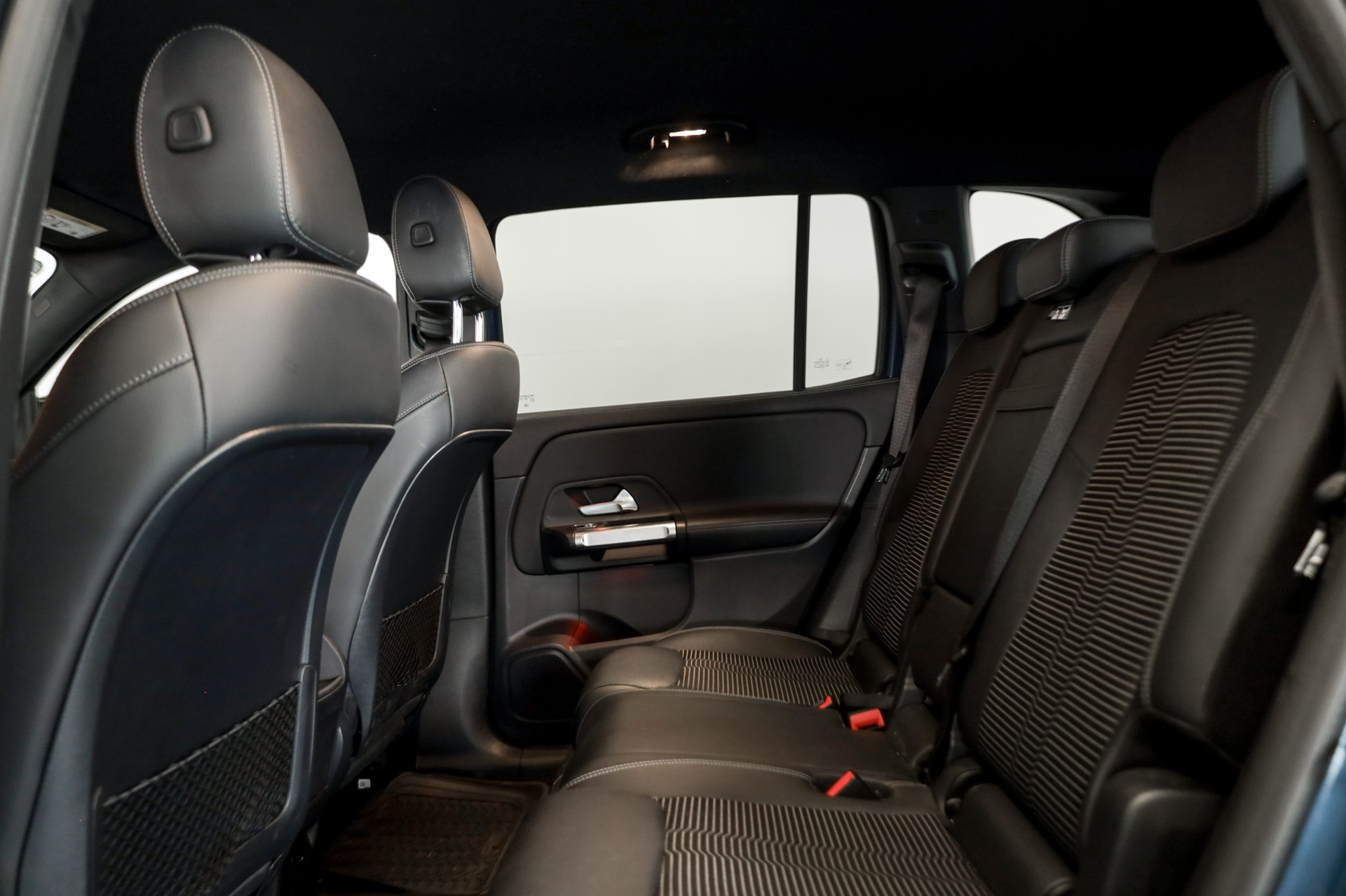 MERCEDES-BENZ EQB 350 4Matic-image-23