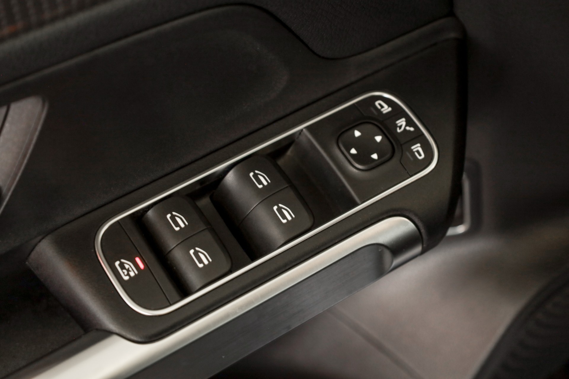 MERCEDES-BENZ EQB 350 4Matic-image-14