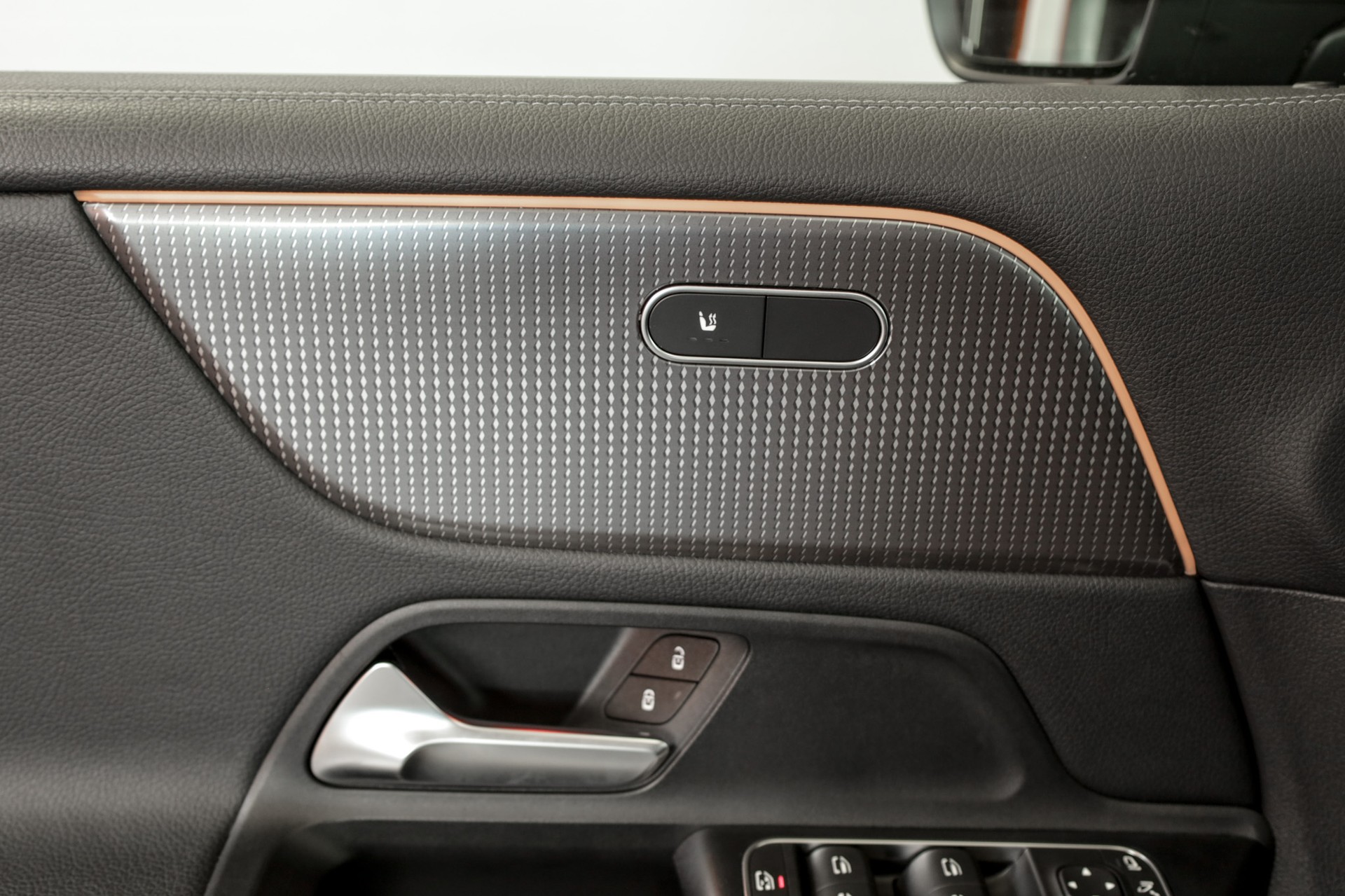 MERCEDES-BENZ EQB 350 4Matic-image-15
