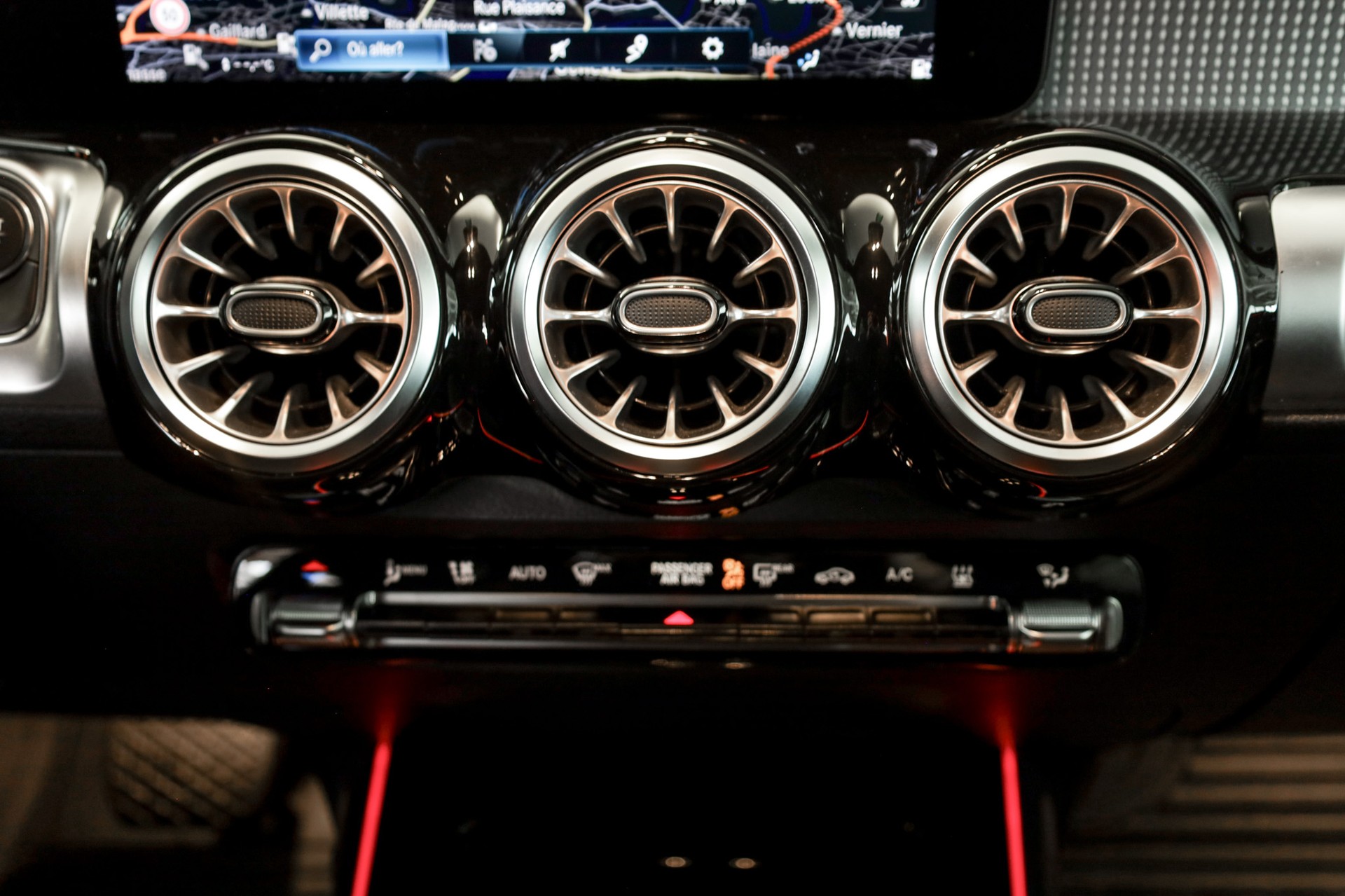 MERCEDES-BENZ EQB 350 4Matic-image-11