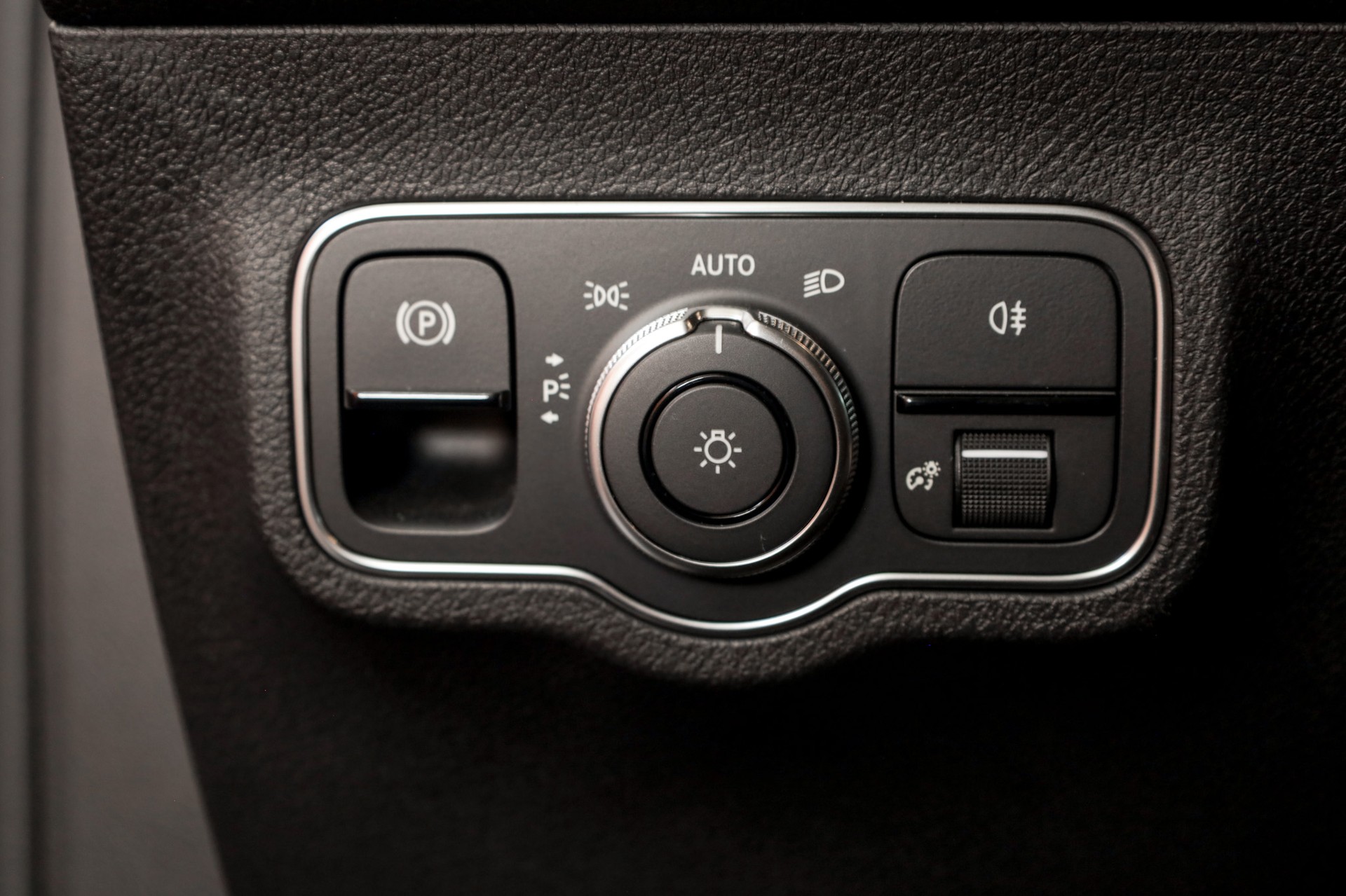 MERCEDES-BENZ EQB 350 4Matic-image-17
