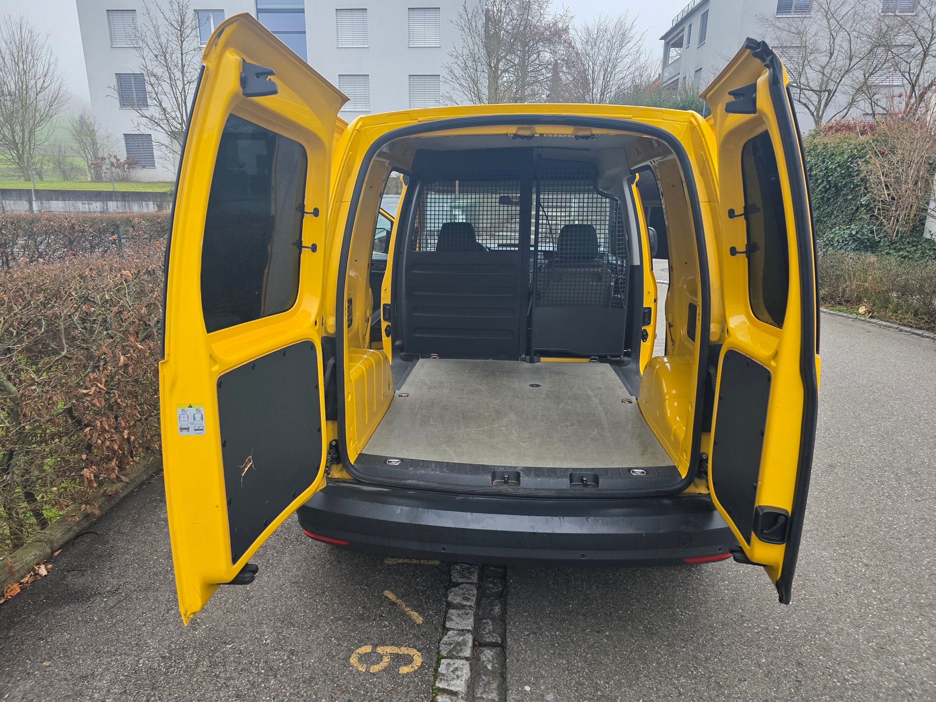 VW Caddy 2.0TDI BlueMotion Technology-image-11