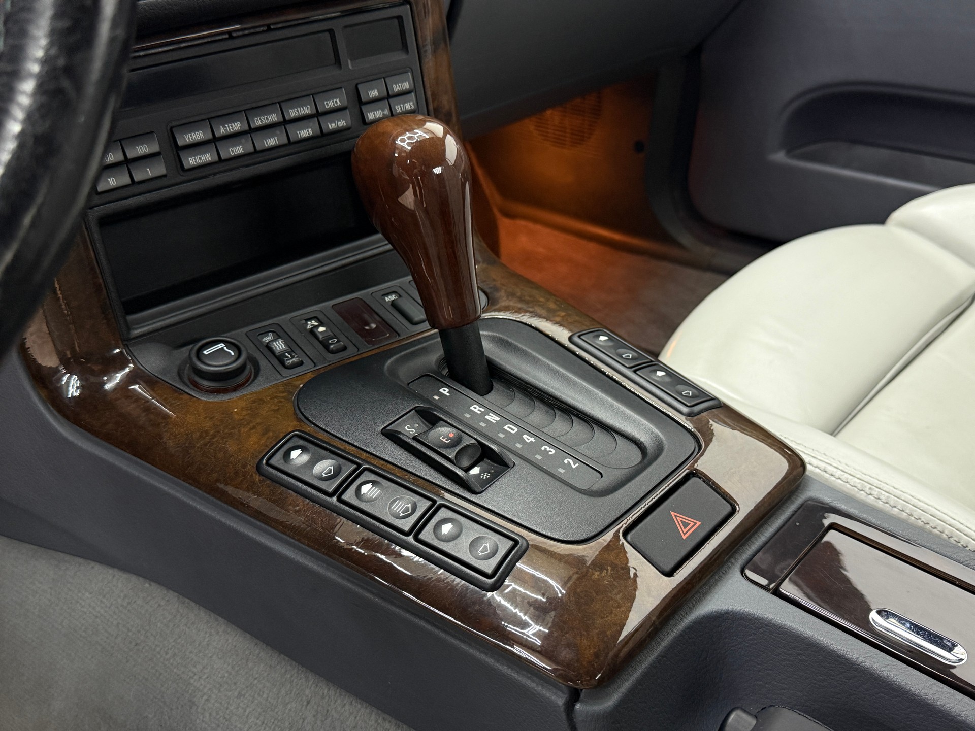 BMW 328i A Cabrio Sport-image-27