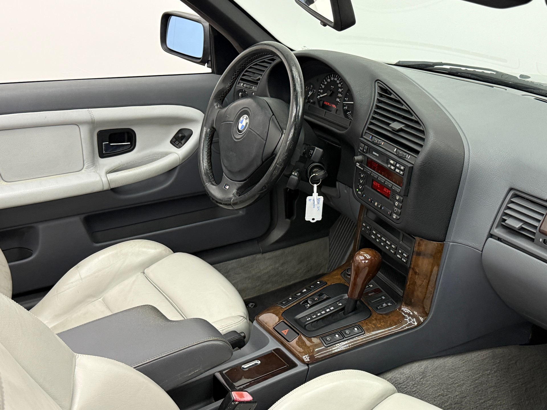 BMW 328i A Cabrio Sport-image-22