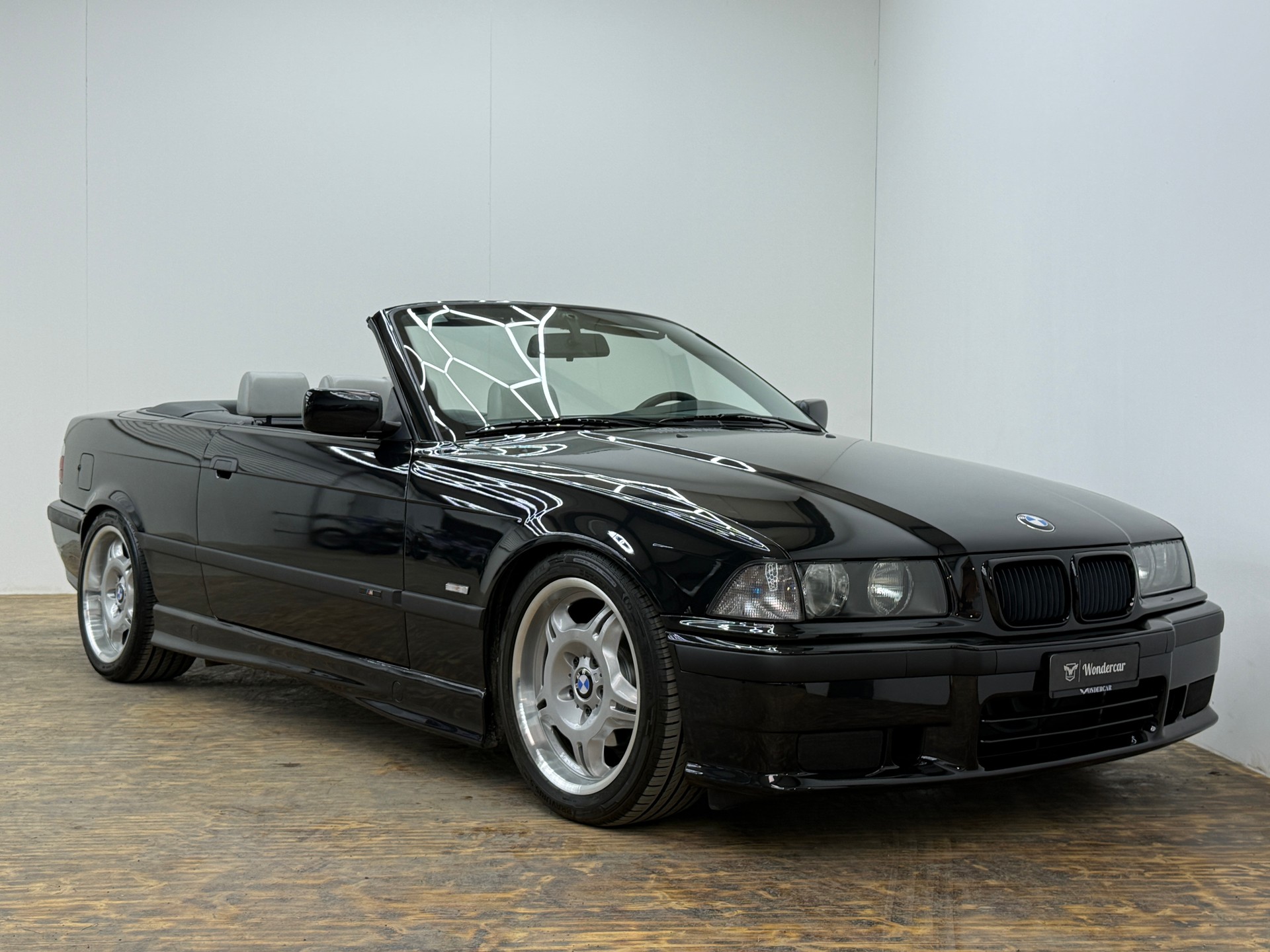 BMW 328i A Cabrio Sport-showroom-element-1