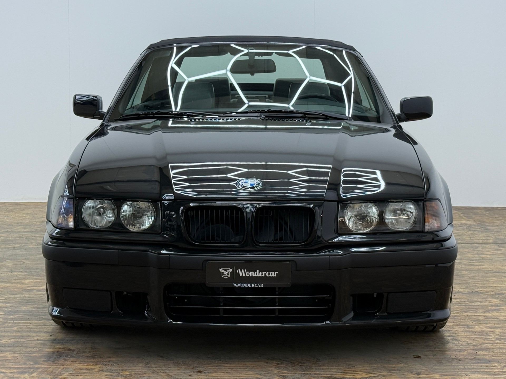 BMW 328i A Cabrio Sport-showroom-element-3