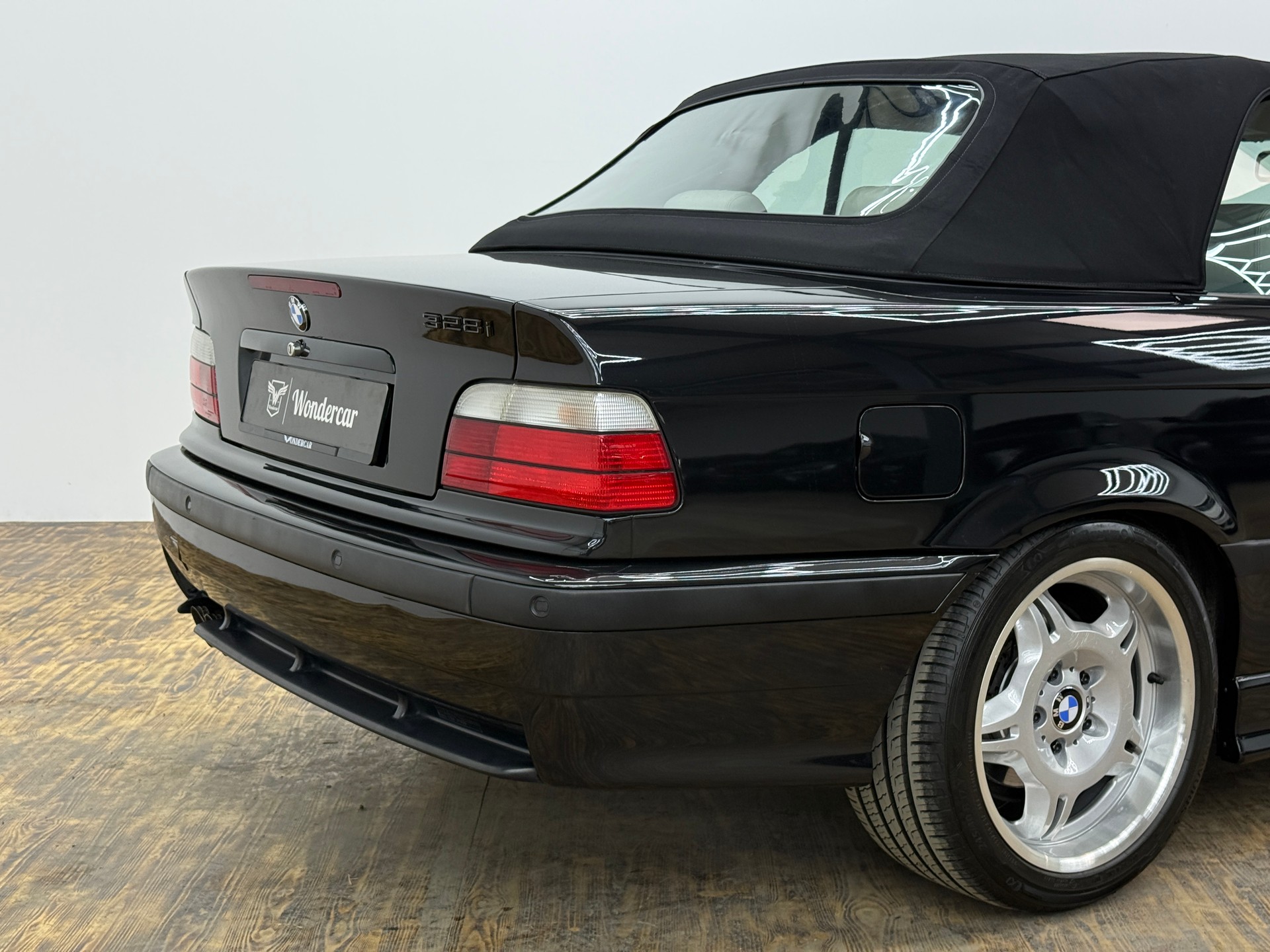 BMW 328i A Cabrio Sport-image-14