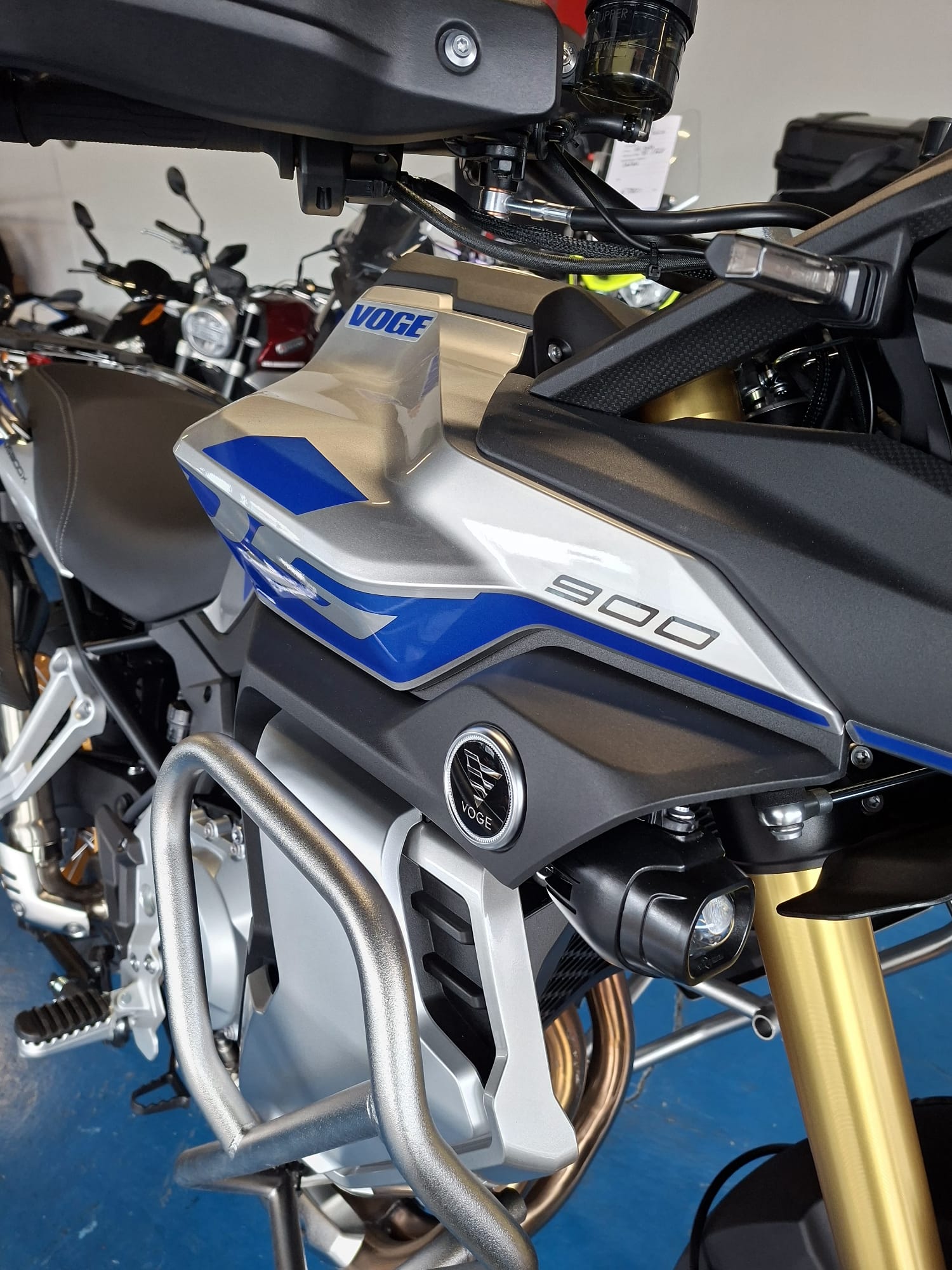 VOGE 900DSX-image-2