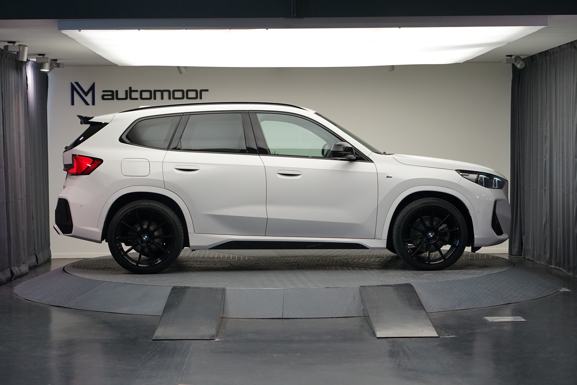 BMW X1 xDrive 23d 48V M Sport *CH-Fahrzeug*-showroom-element-3