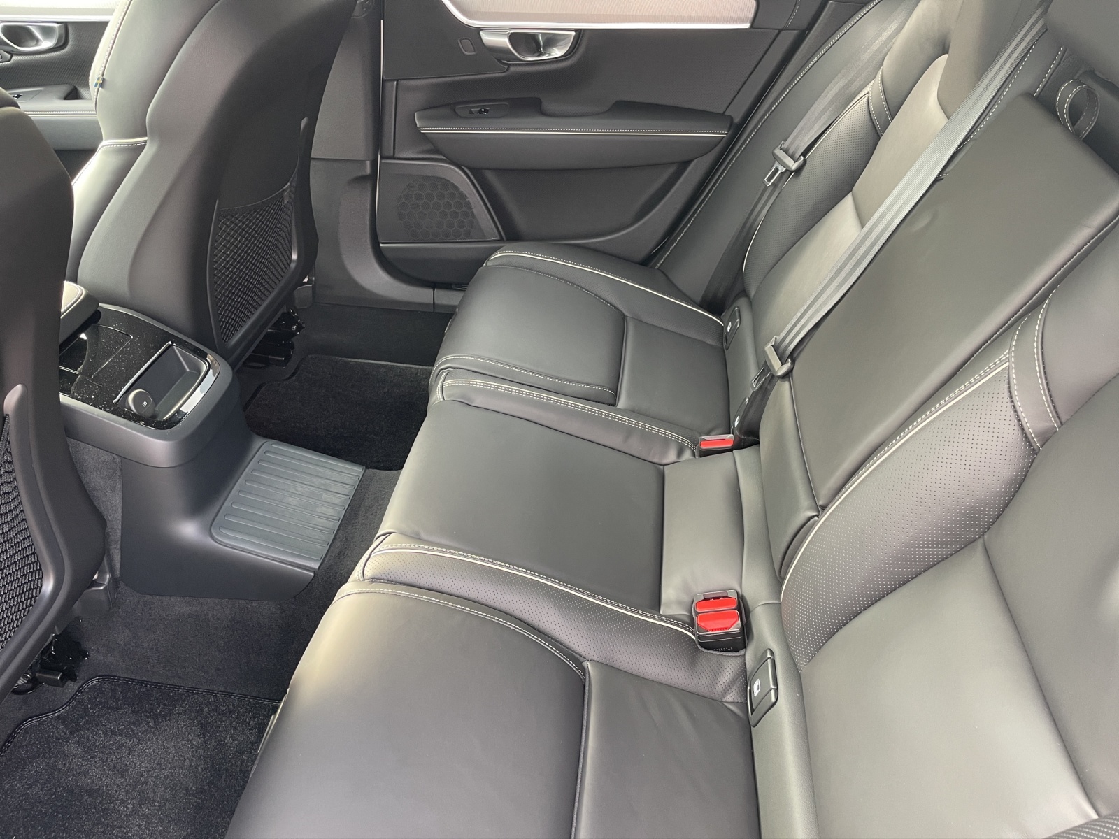 VOLVO V90 2.0 T8 TE Ultimate Dark eAWD-image-6