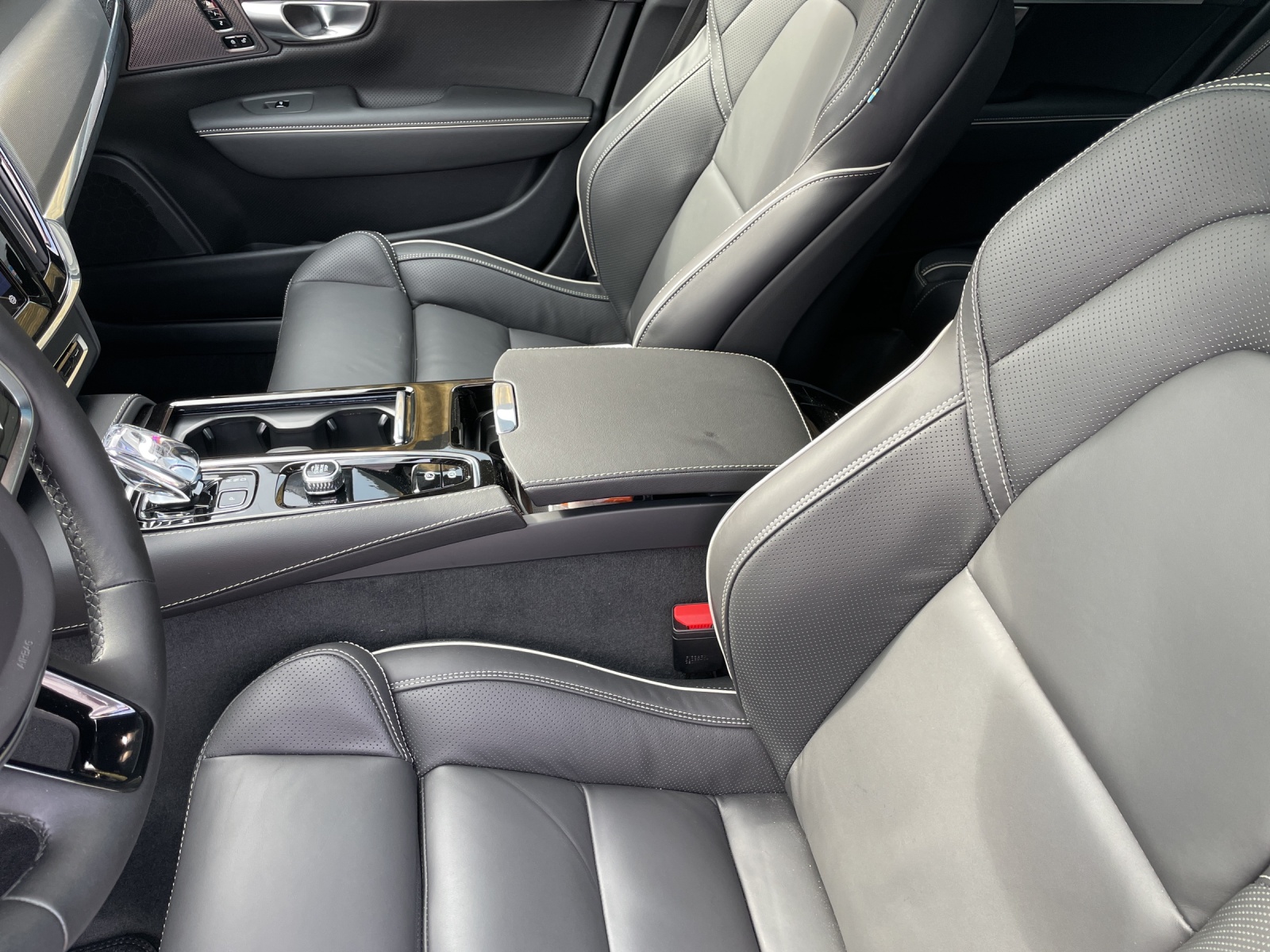 VOLVO V90 2.0 T8 TE Ultimate Dark eAWD-image-5