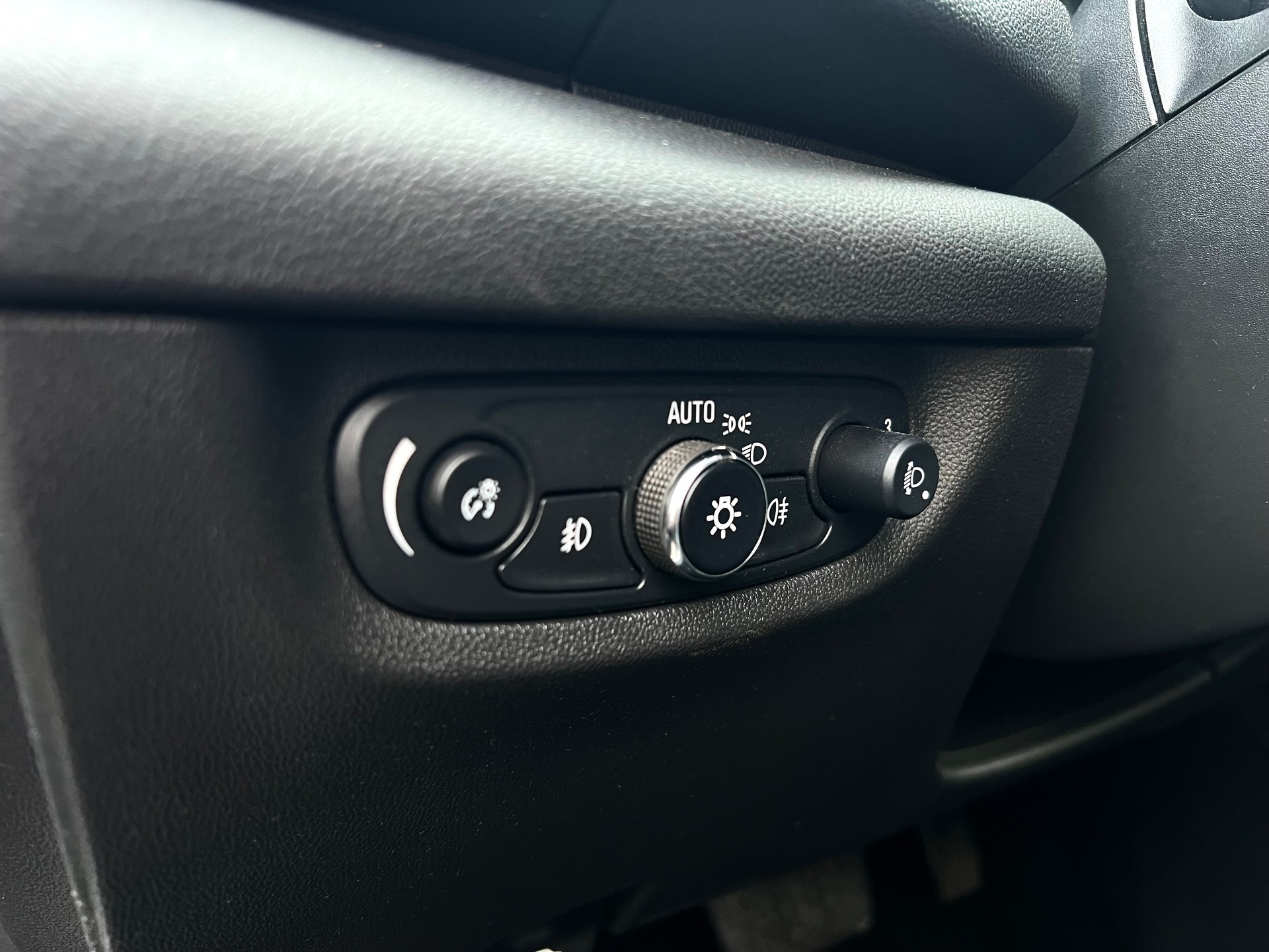 OPEL Insignia 1.6 CDTI Sports Tourer Edition Automatic-image-17