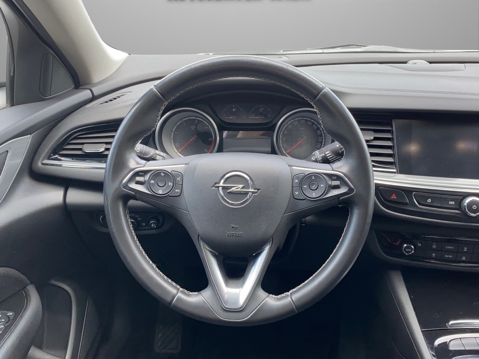 OPEL Insignia 1.6 CDTI Sports Tourer Edition Automatic-image-9