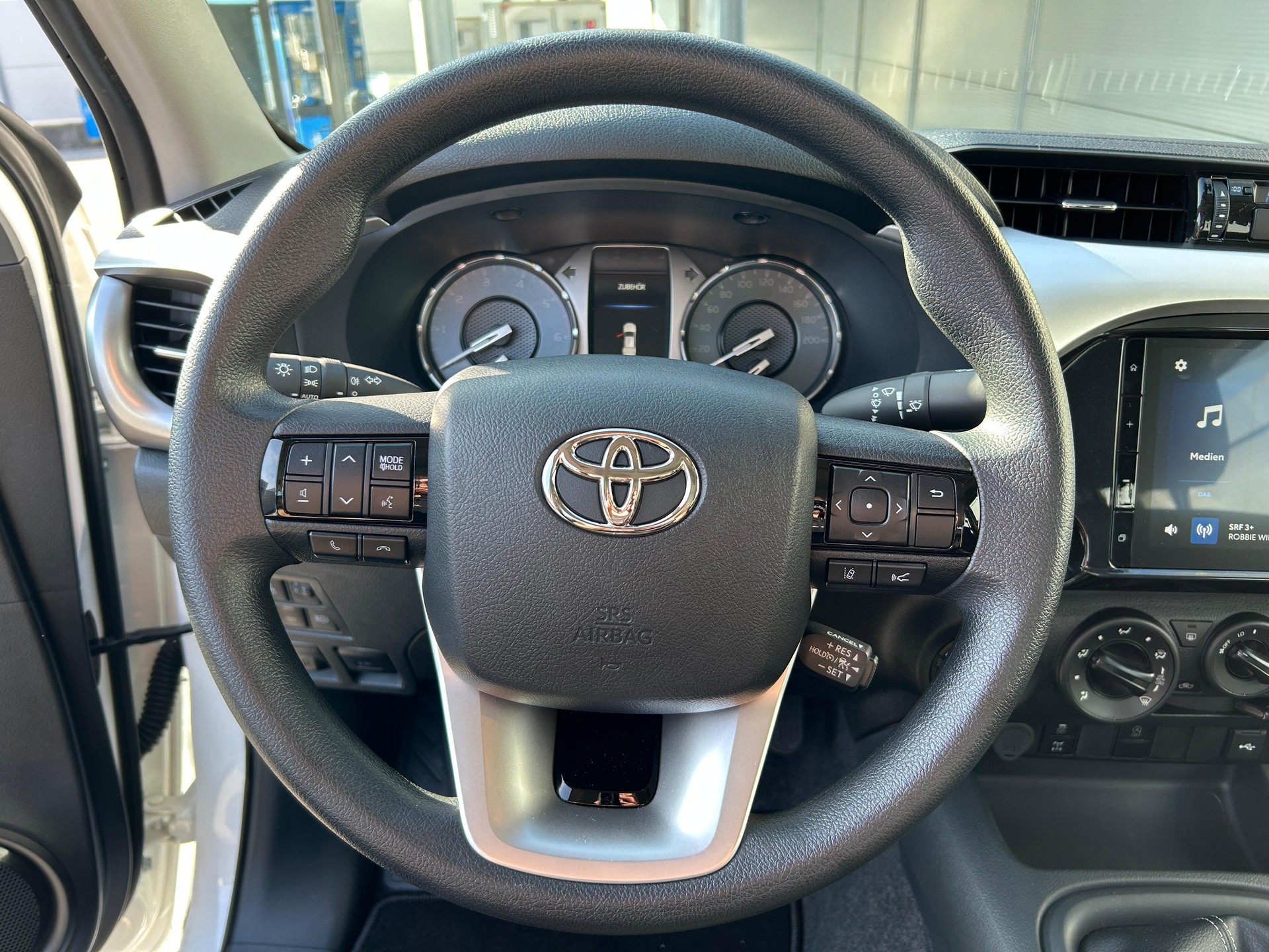 TOYOTA Hilux Double Cab.-Pick-up 2.8 D-4D 204 Comfort-image-9