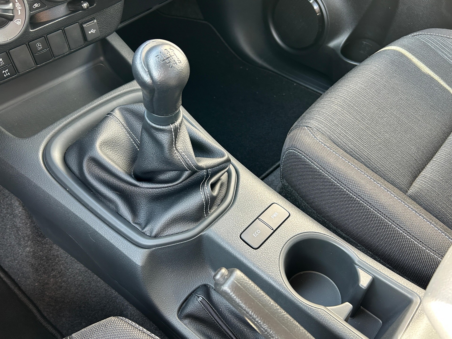 TOYOTA Hilux Double Cab.-Pick-up 2.8 D-4D 204 Comfort-image-12