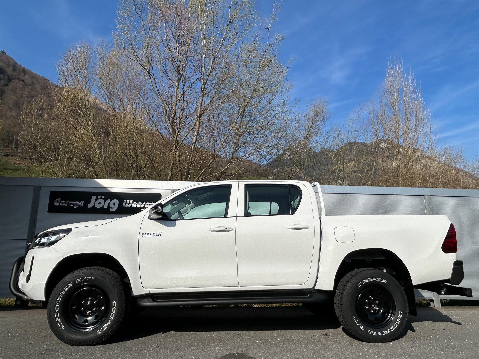 TOYOTA Hilux Double Cab.-Pick-up 2.8 D-4D 204 Comfort-image-2