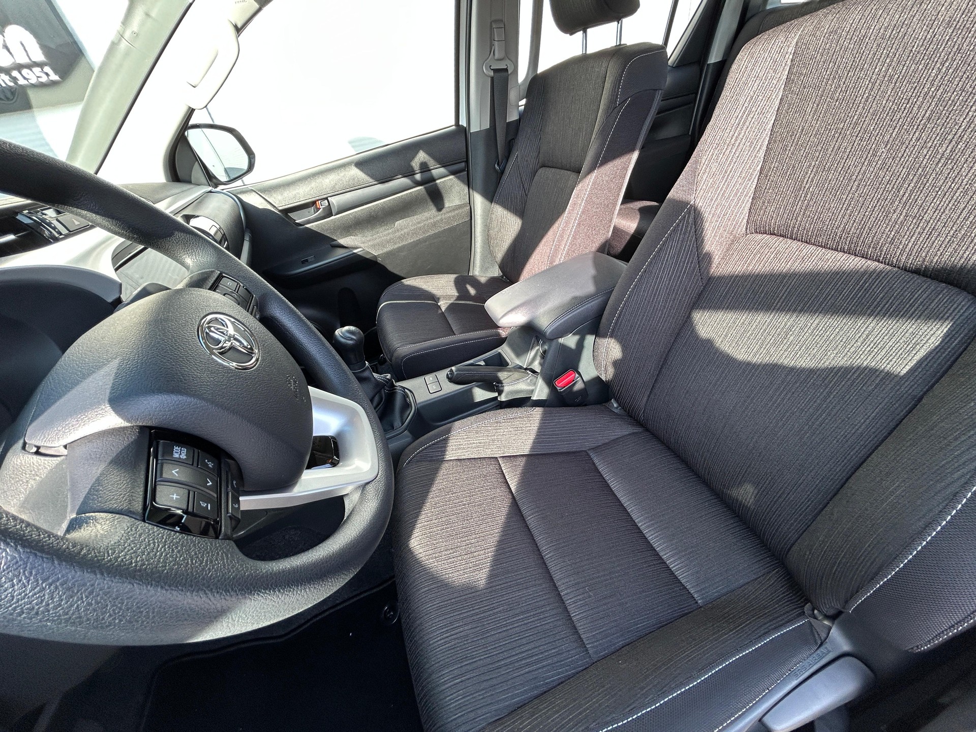 TOYOTA Hilux Double Cab.-Pick-up 2.8 D-4D 204 Comfort-image-7