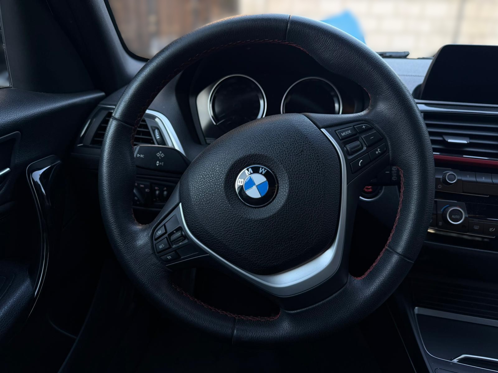 BMW 120i Edition Sport Line Steptronic-image-9