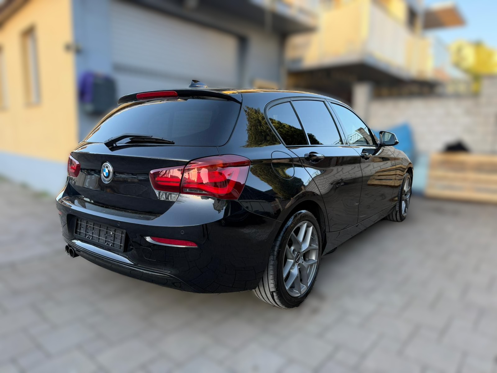 BMW 120i Edition Sport Line Steptronic-showroom-element-3