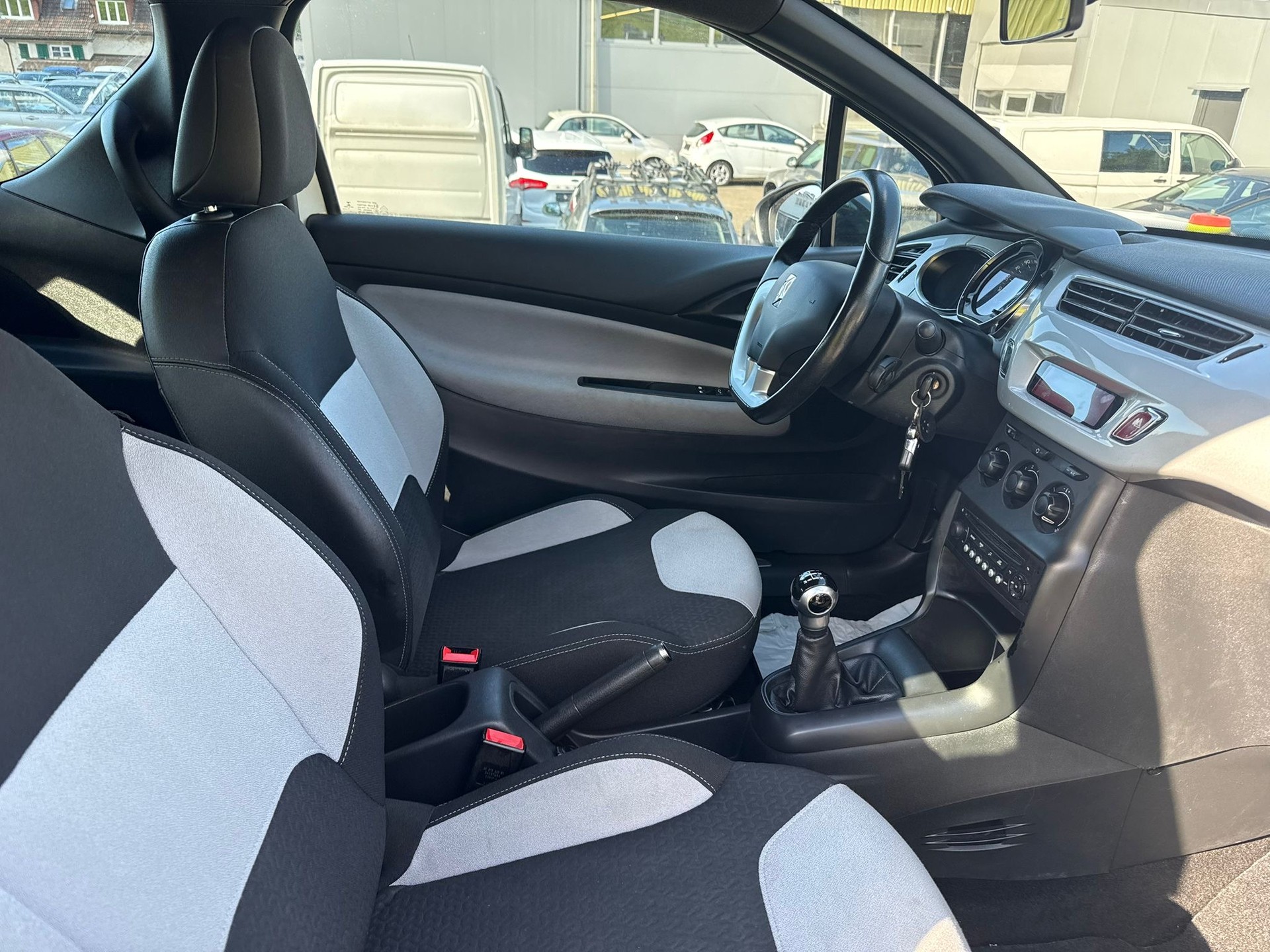 DS AUTOMOBILES DS3 1.2 VTi Chic-image-13